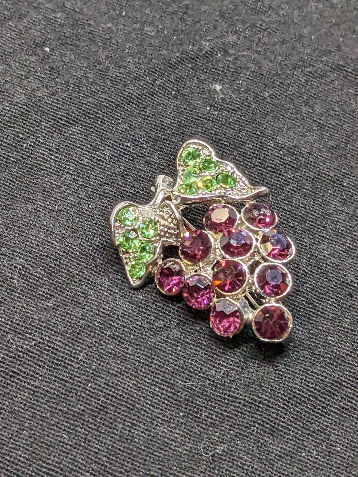 Vintage Grapes Rhinestone Brooch Pin Purple Green Crystal Silver Tone Vineyard