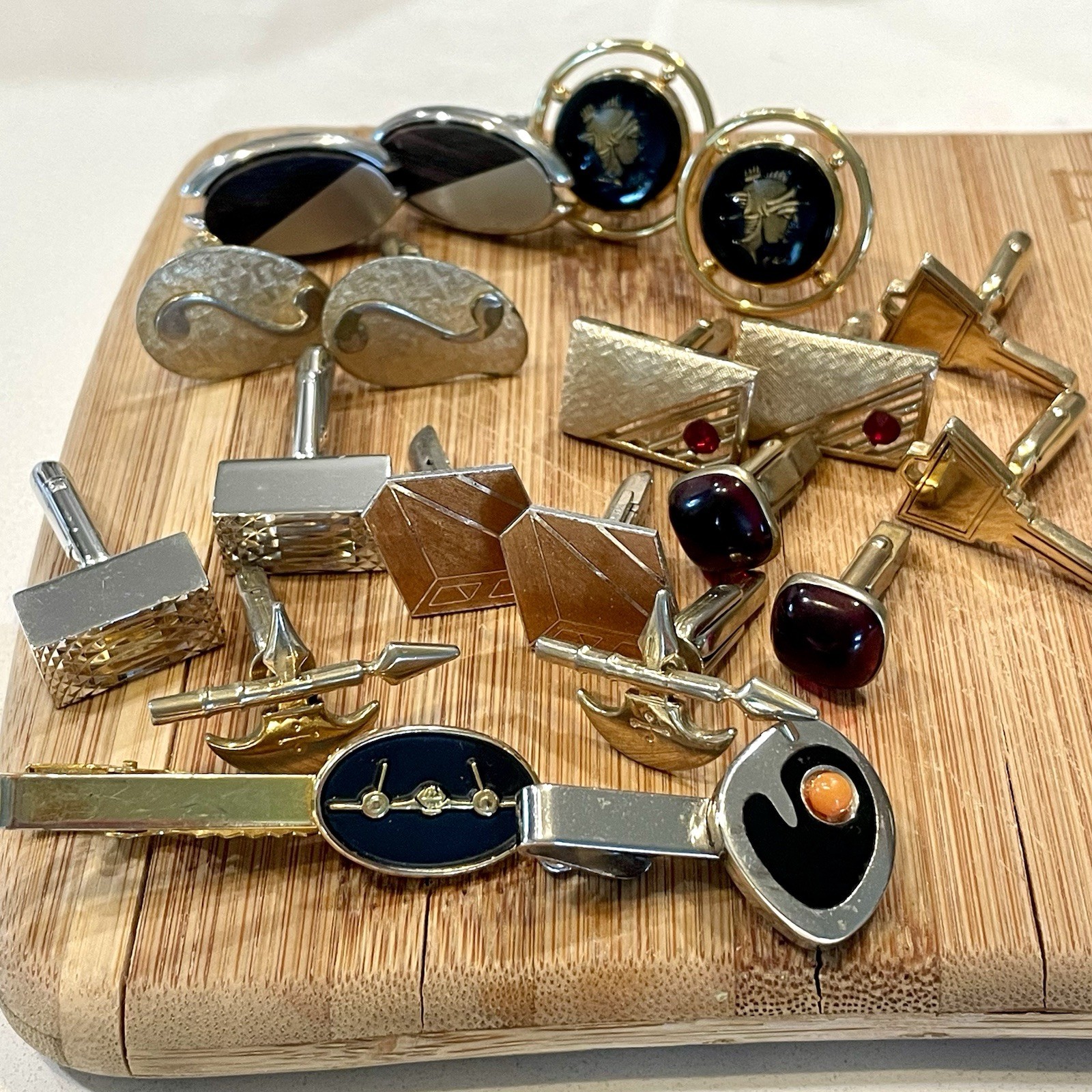 Vintage Mid Century Cufflink & Tie Clip Lot Knights Keys Swank Enamel Cuff Links