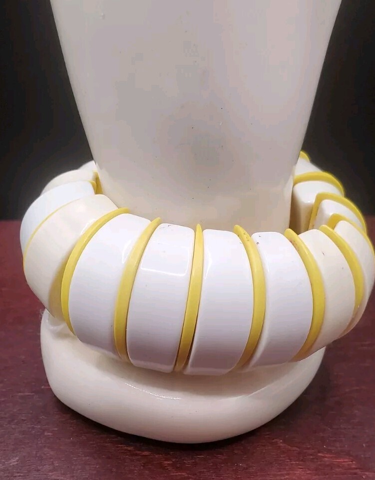 Vintage Very Retro Yellow & White Plastic Stretch Expanding Cuff Bracelet