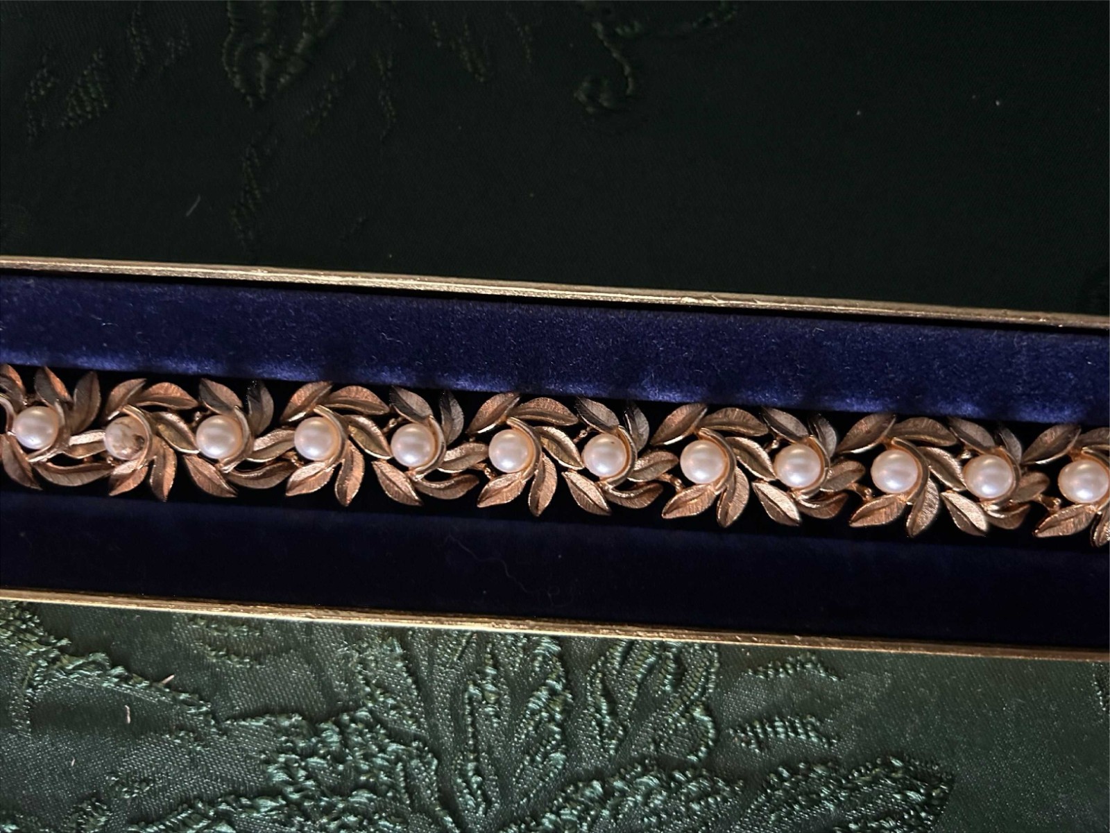 Vtg Avon Gold tone Faux Pearl Evening Creation Bracelet Brushed Finish 7″ BOX