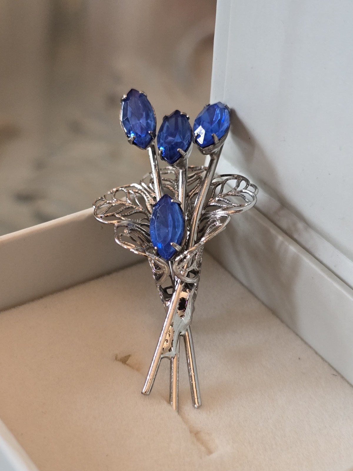 BLUE RHINESTONES MARQUISE SHAPED FILIGREE SILVER-TONE FLORAL BOUQUET PIN BROOCH