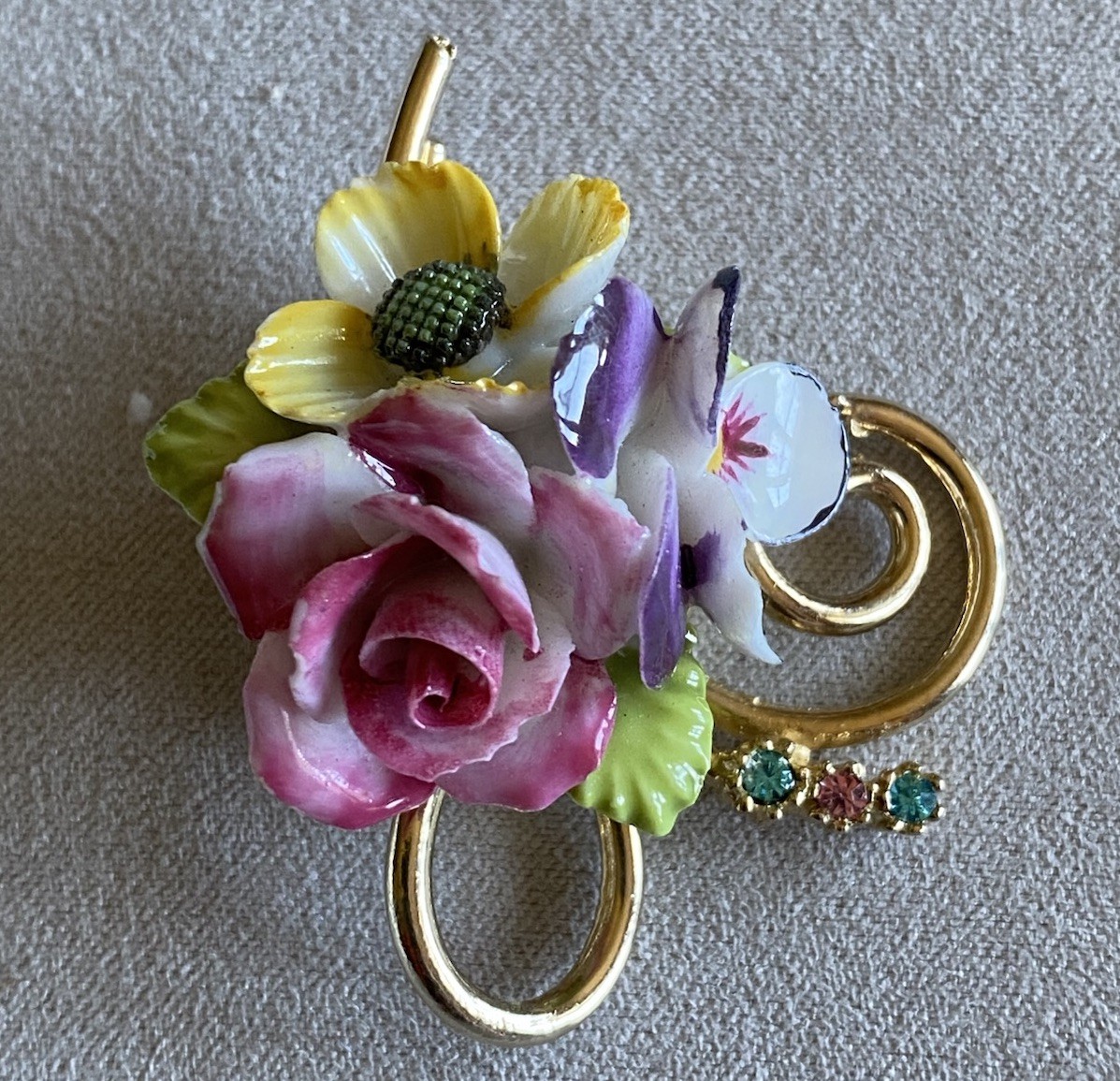 Vintage Coro Floral Bouquet Brooch Porcelain Rhinestone Gold Tone Pin As-Is