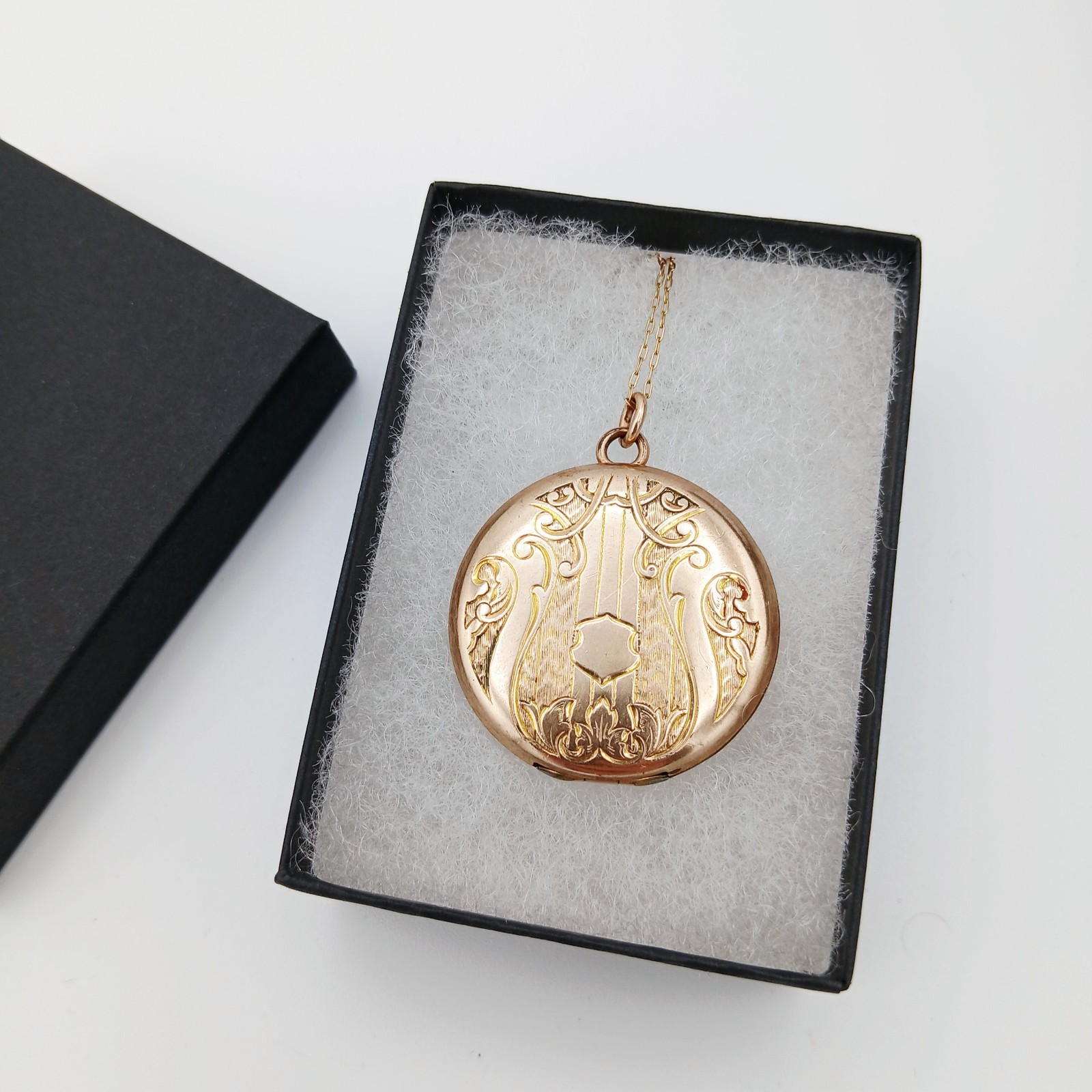 Antique ~ Art Nouveau F.H.S. Co. 12K GF Round Photo Locket Necklace ~ 18″