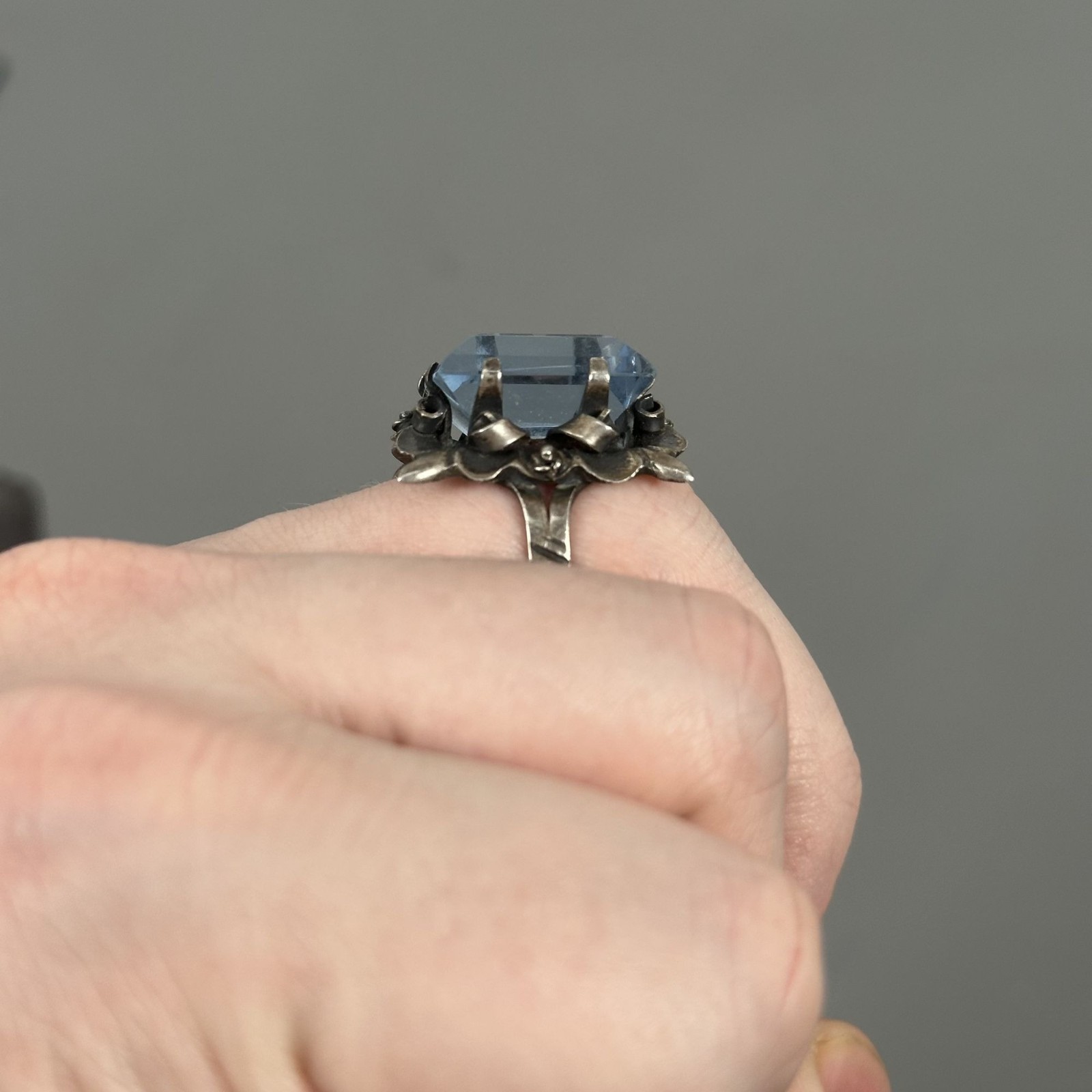 1940-70s Taxco Mexico Floral Sterling Silver Blue Crystal Glass Adjustable Ring
