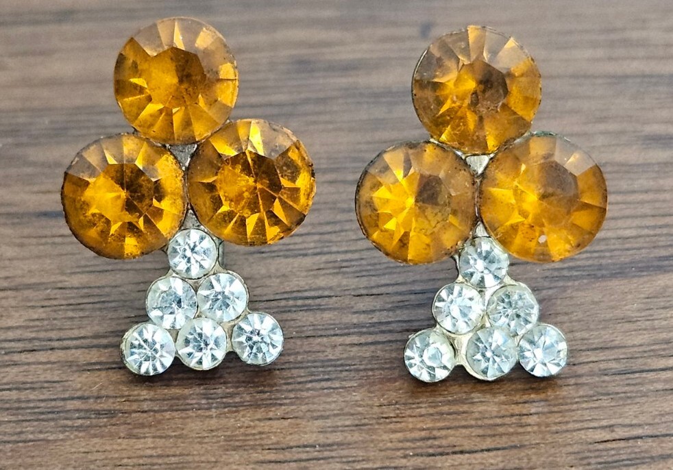 VTG Golden Rhinestone earrings with clear Glass rhinestone triangles screw back