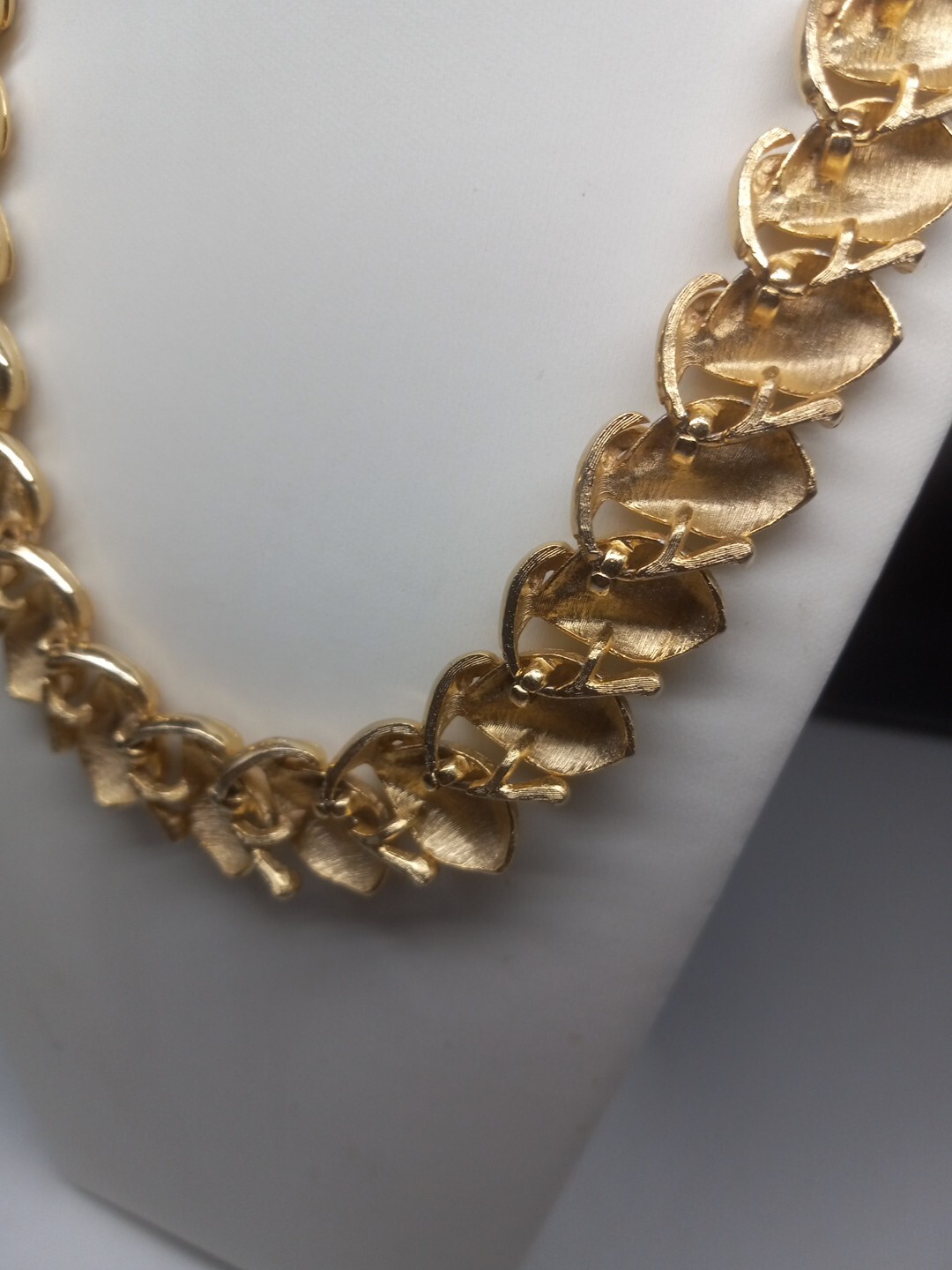 Vintage Intricately Designed Leaf Or Flower Bud Gold Tone Choker Necklace