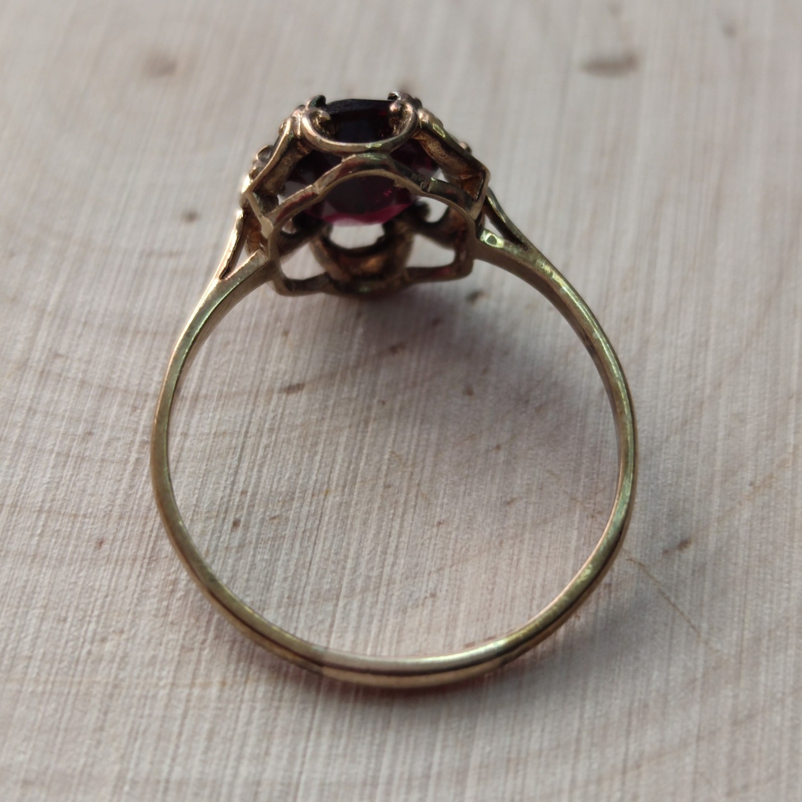 Vintage 9ct Yellow Gold Garnet Ring Size S Hallmarked 375 January Statement
