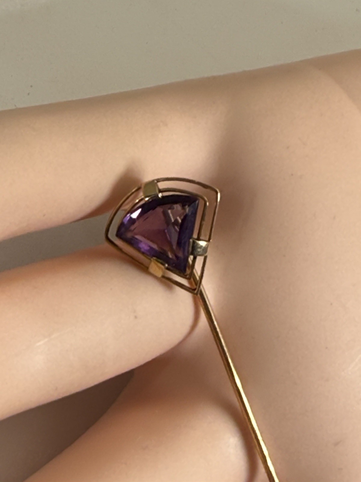 14K Yellow Gold & Trillion Cut Amethyst Art Deco Style Stick Pin