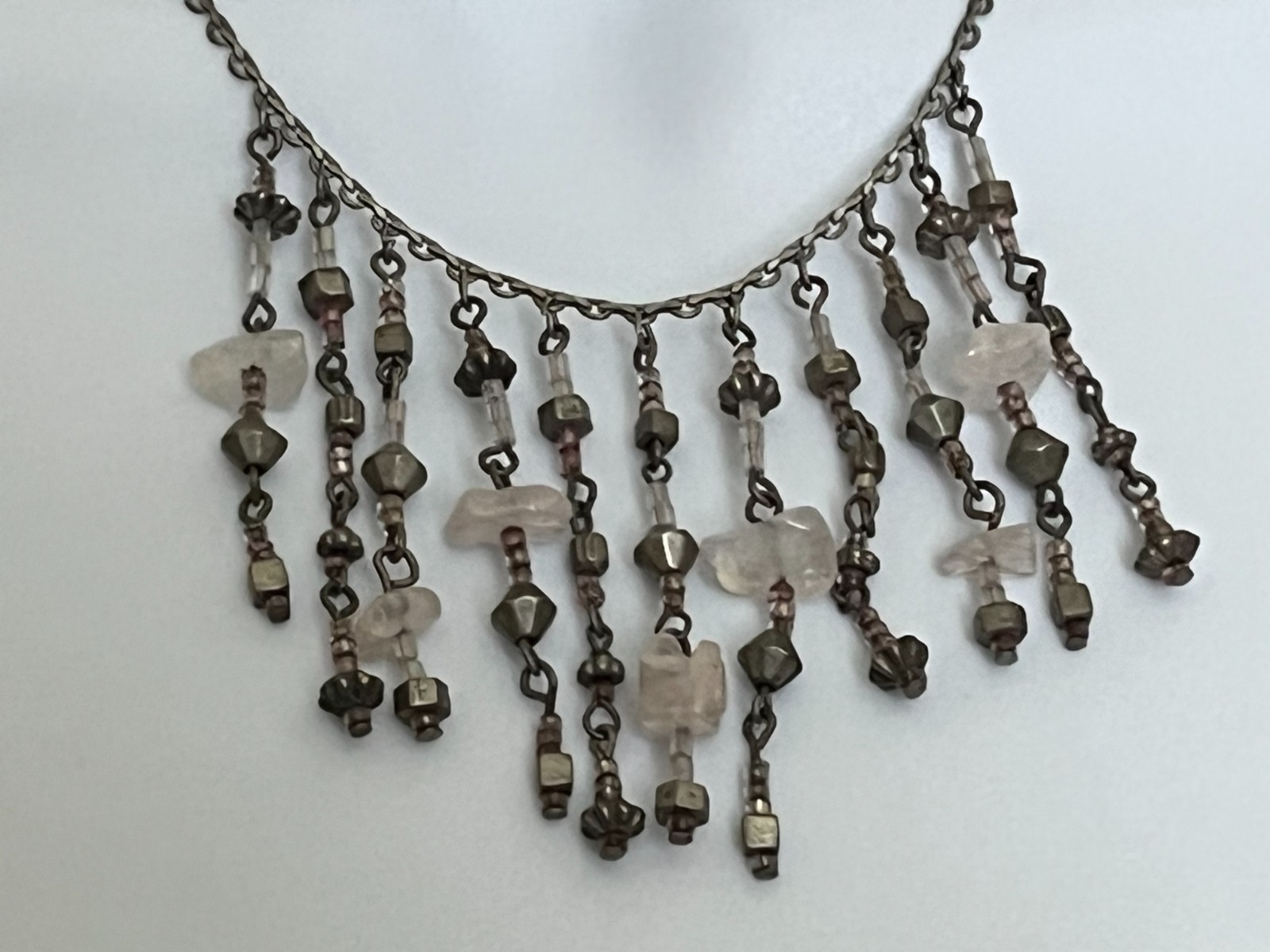 🌙NICKEL‑TONE CASCADING BIB NECKLACE • QUARTZ‑STYLE STONE CHIPS • ADJUST 16.5″