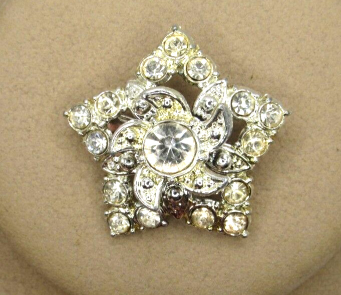 Vintage Clear Rhinestone Star Pin silver tone 1 1/2″ across
