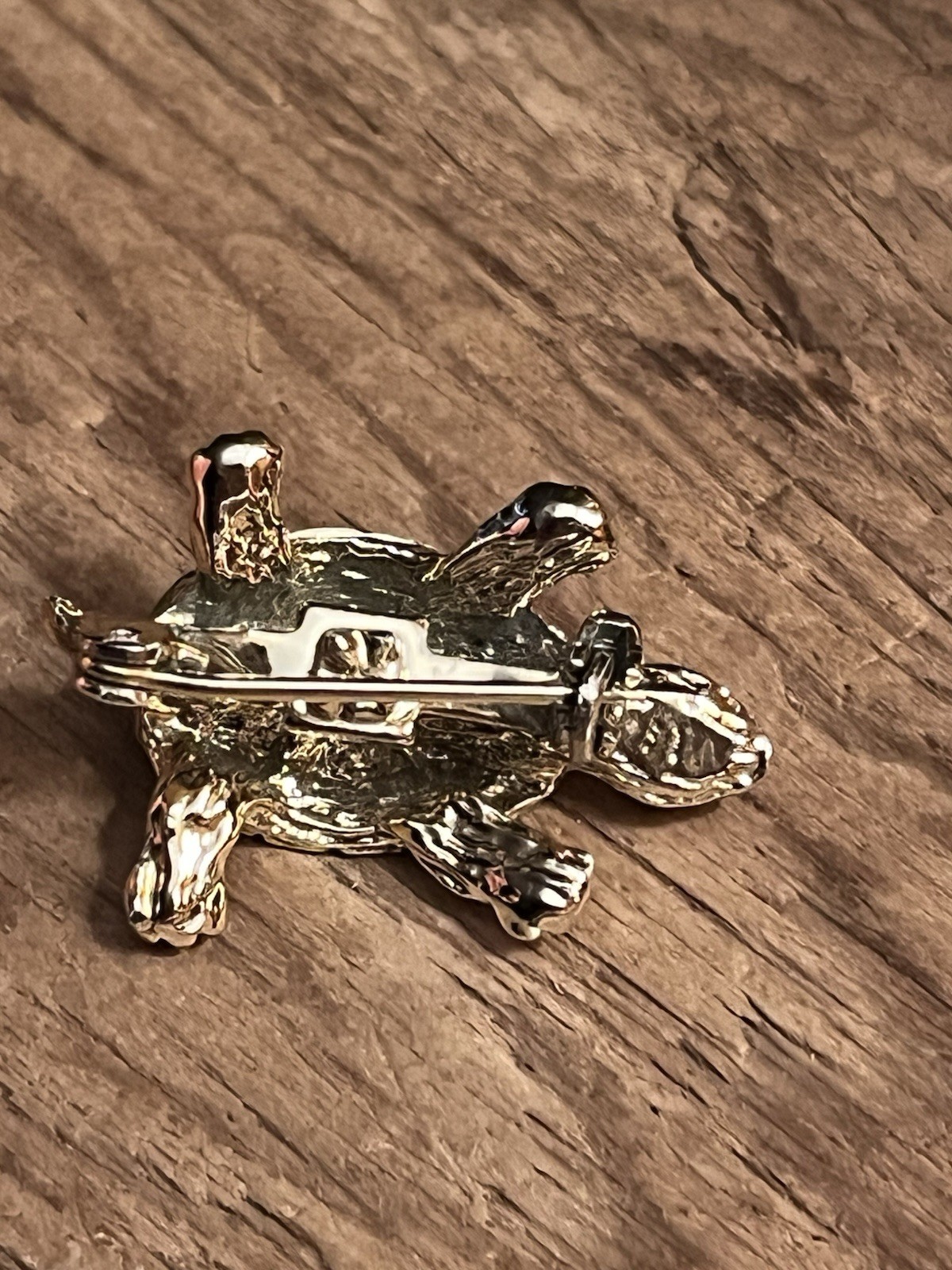 Shiny Gold Tone Sea Turtle Brooch Blue Green Enamel Shell Red Eyes