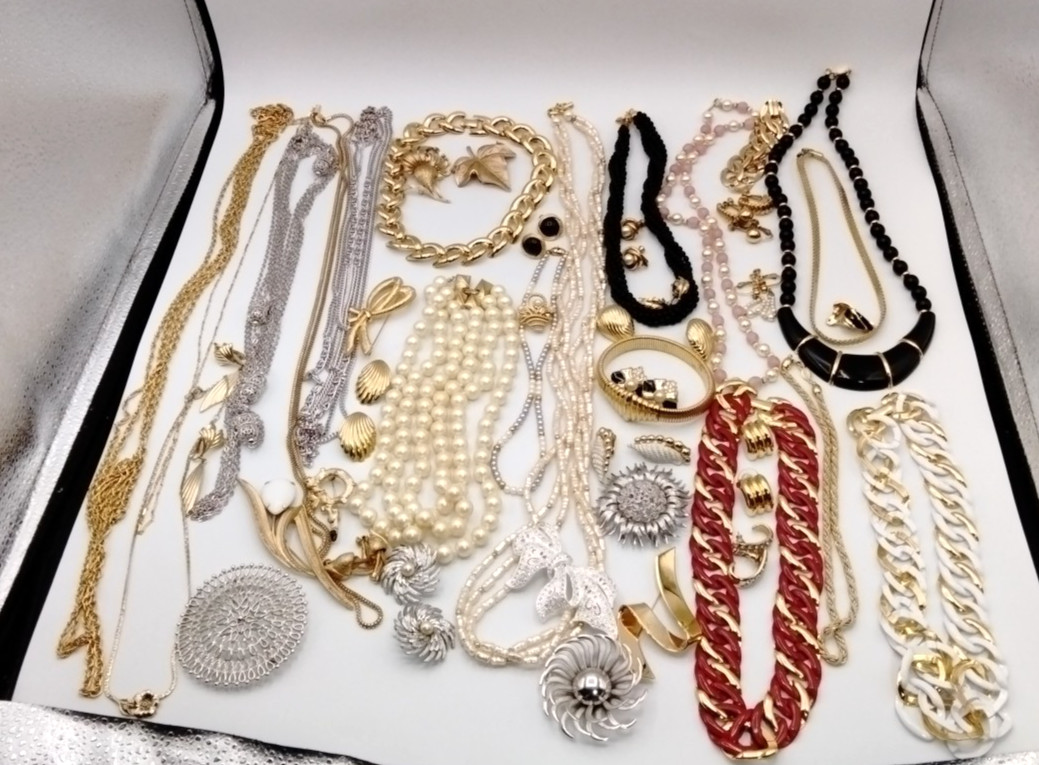 Vintage Jewelry Lot Coro Trifari Monet Sarah Coventry Necklace Earring Brooch