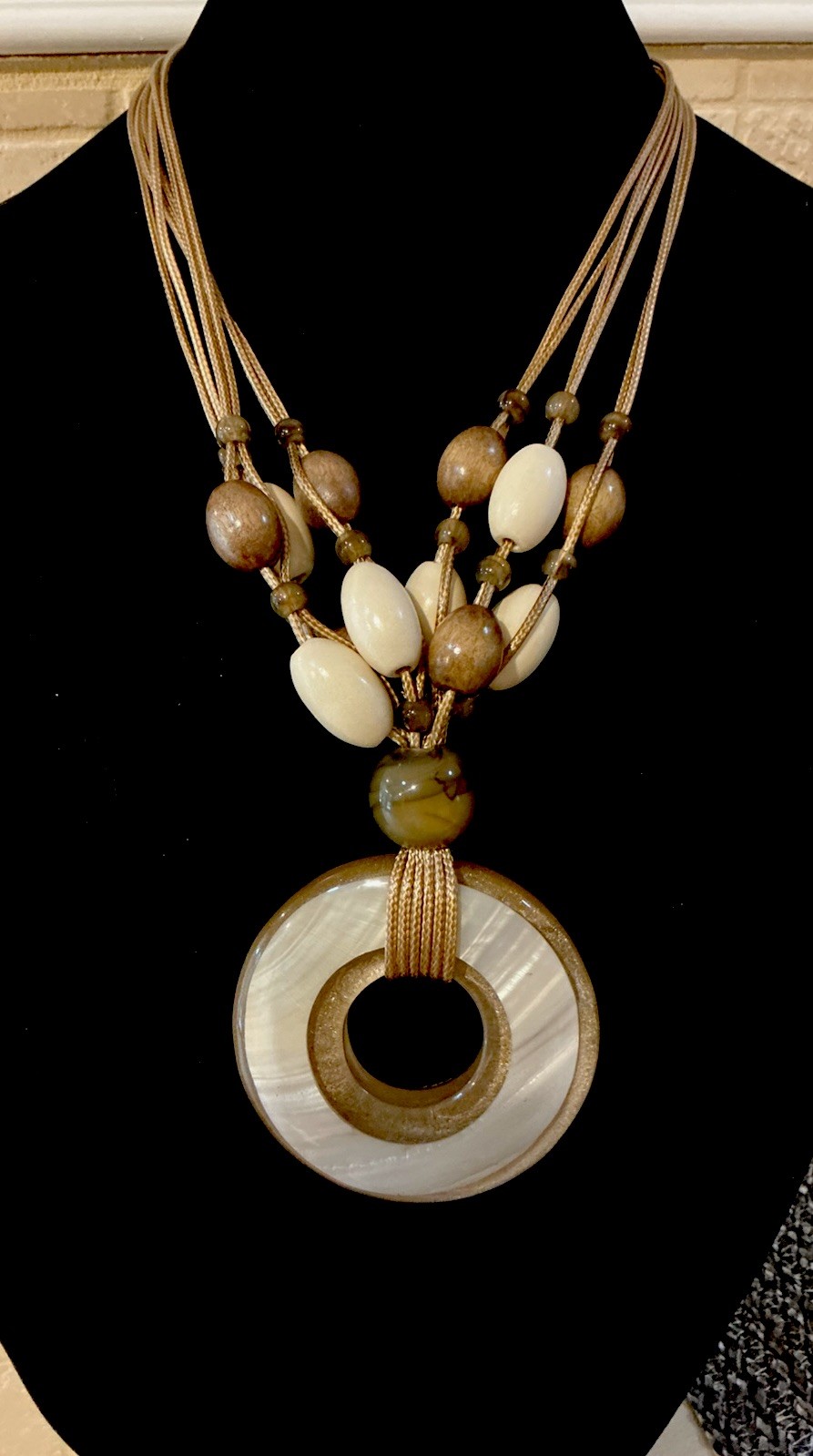 Modern Artisan Bold Multi-Strand Large Bead Resin Circle Pendant Necklace-EUC