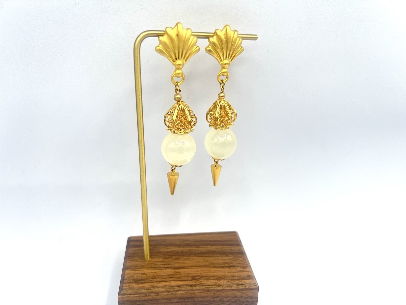 Vintage 1980s RO-DO Gold Filigree Lemon Moon Onyx Bead Earrings Dangles NOS YT