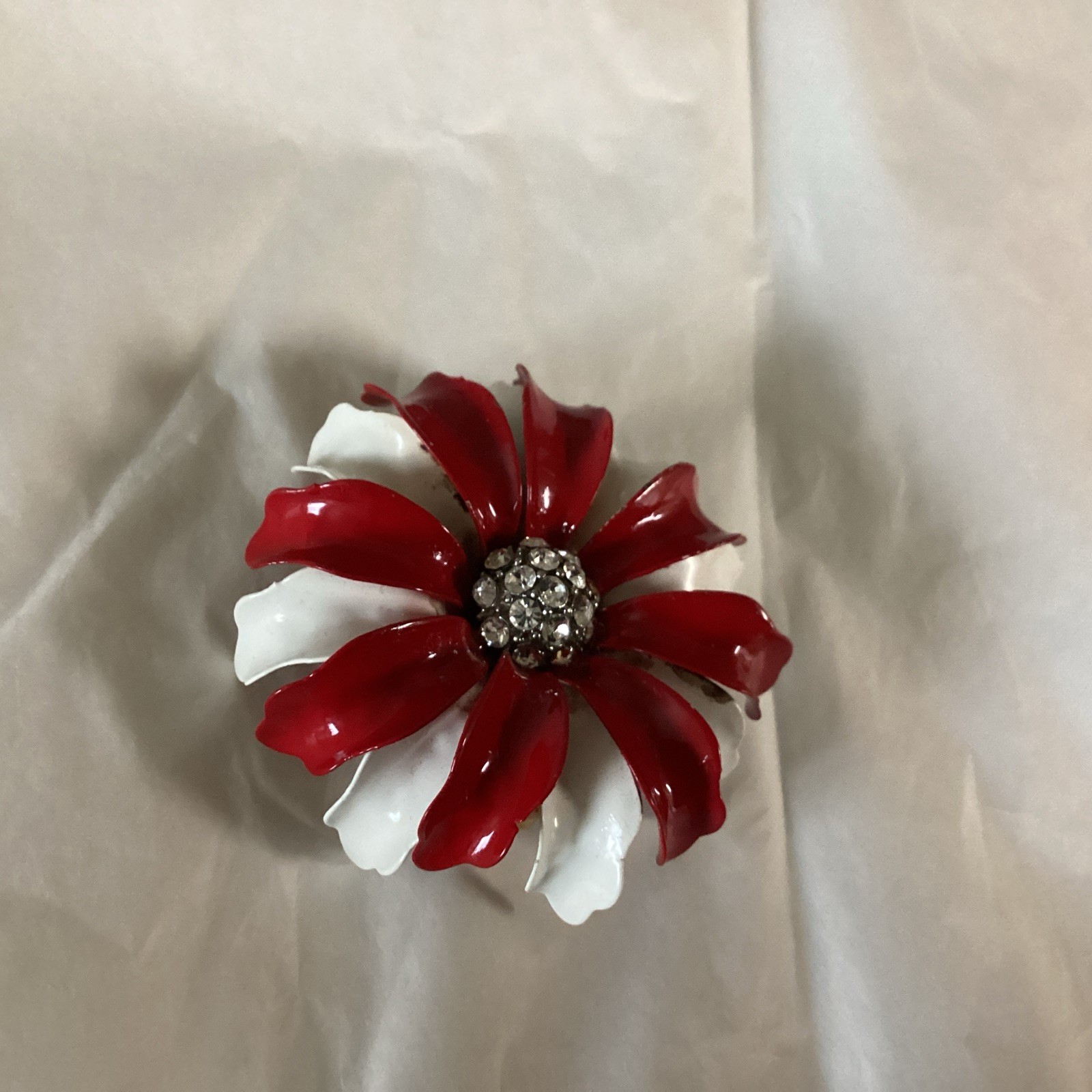 Vtg CROWN TRIFARI Signed Red White Enamel Flower Brooch 3D 2 1/4″ Across