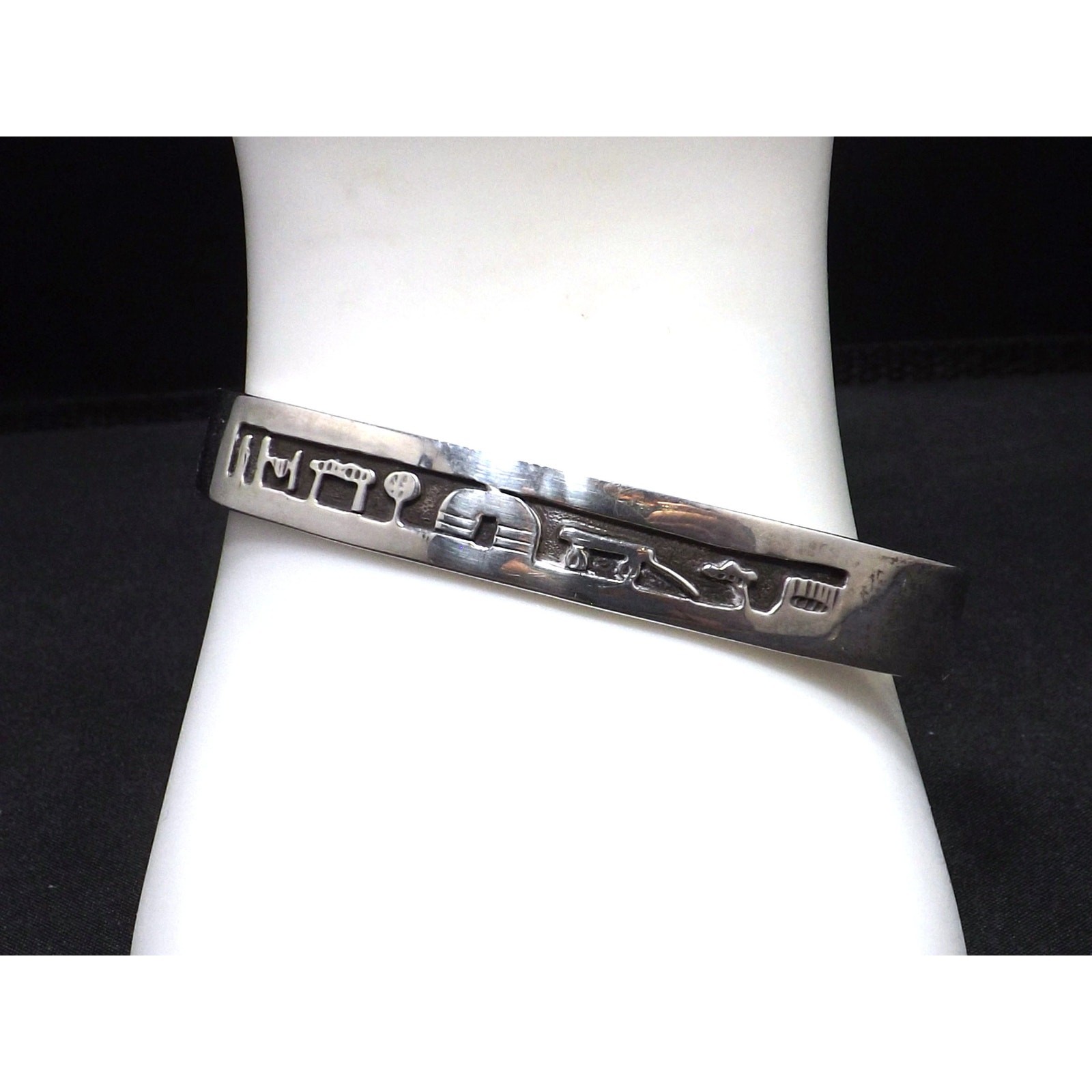 Navajo AC Henry Sterling Storyteller Cuff Bracelet Signed Vintage