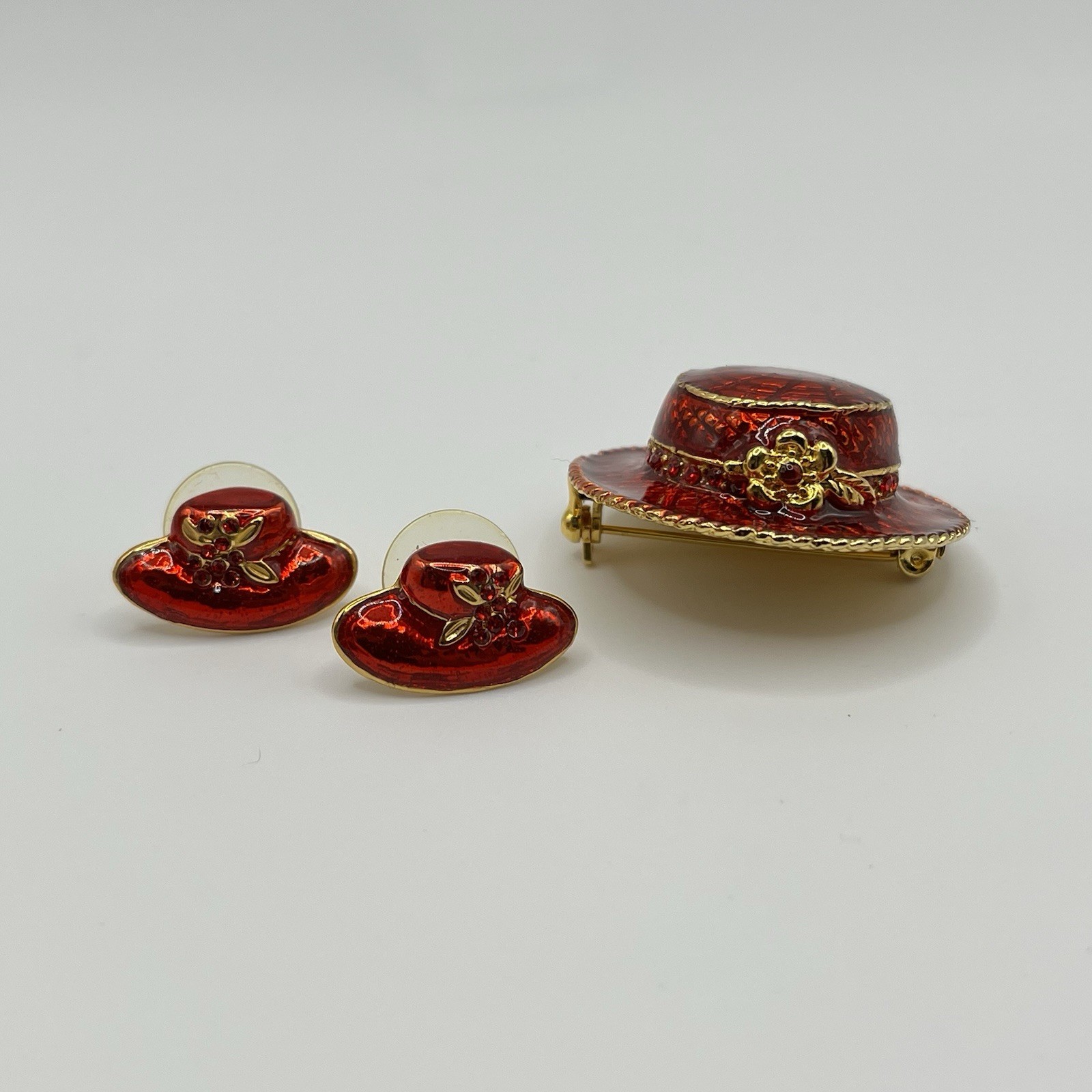 Red Hat Brooch and Earrings Set in Gold Tone Red Enamel and Rhinestones Vintage