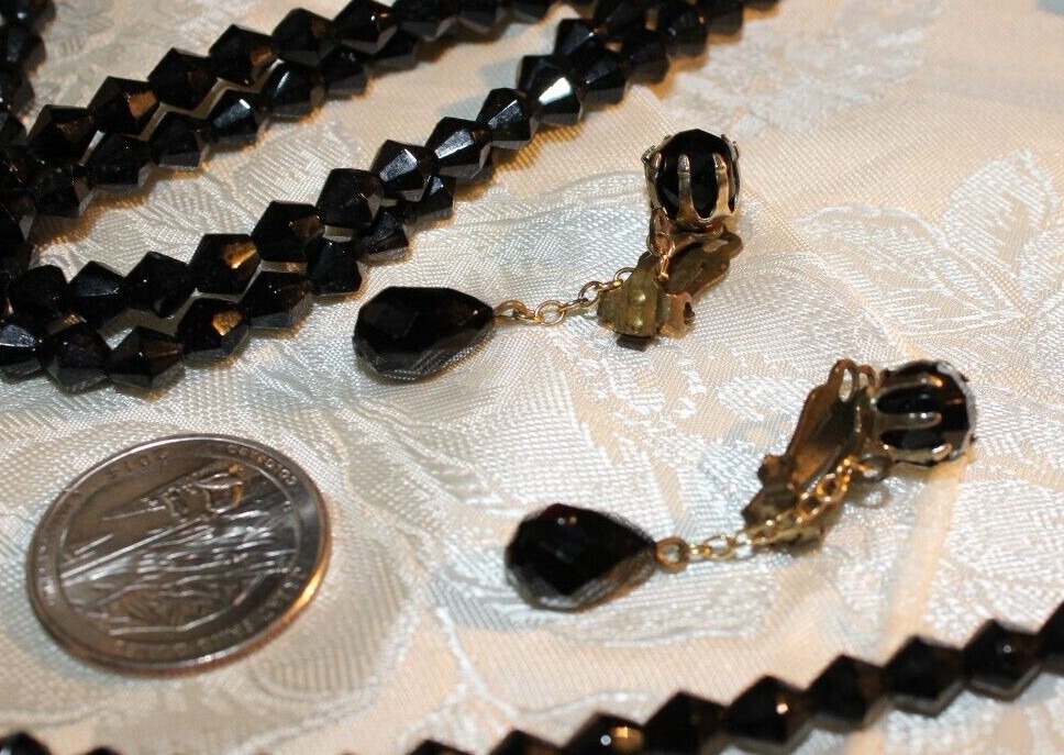VTG OPERA LENGTH {50″} BLACK FACTETED GLASS BEAD NECKLACE+DANGLE CLIP EARRINGS