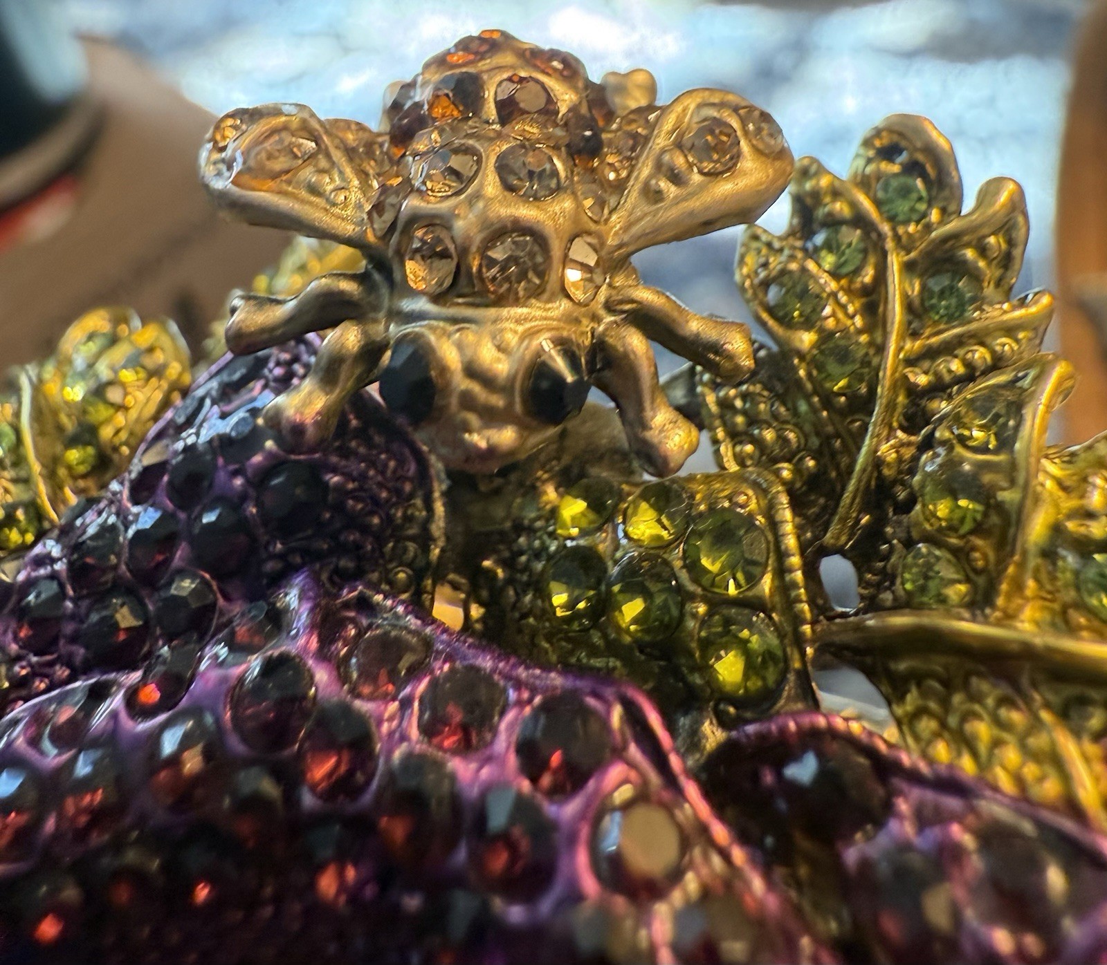 VTG OPC CRYSTAL RHINESTONE PURPLE ROSE BRACELET WITH BUMBLE BEE! STUNNING!