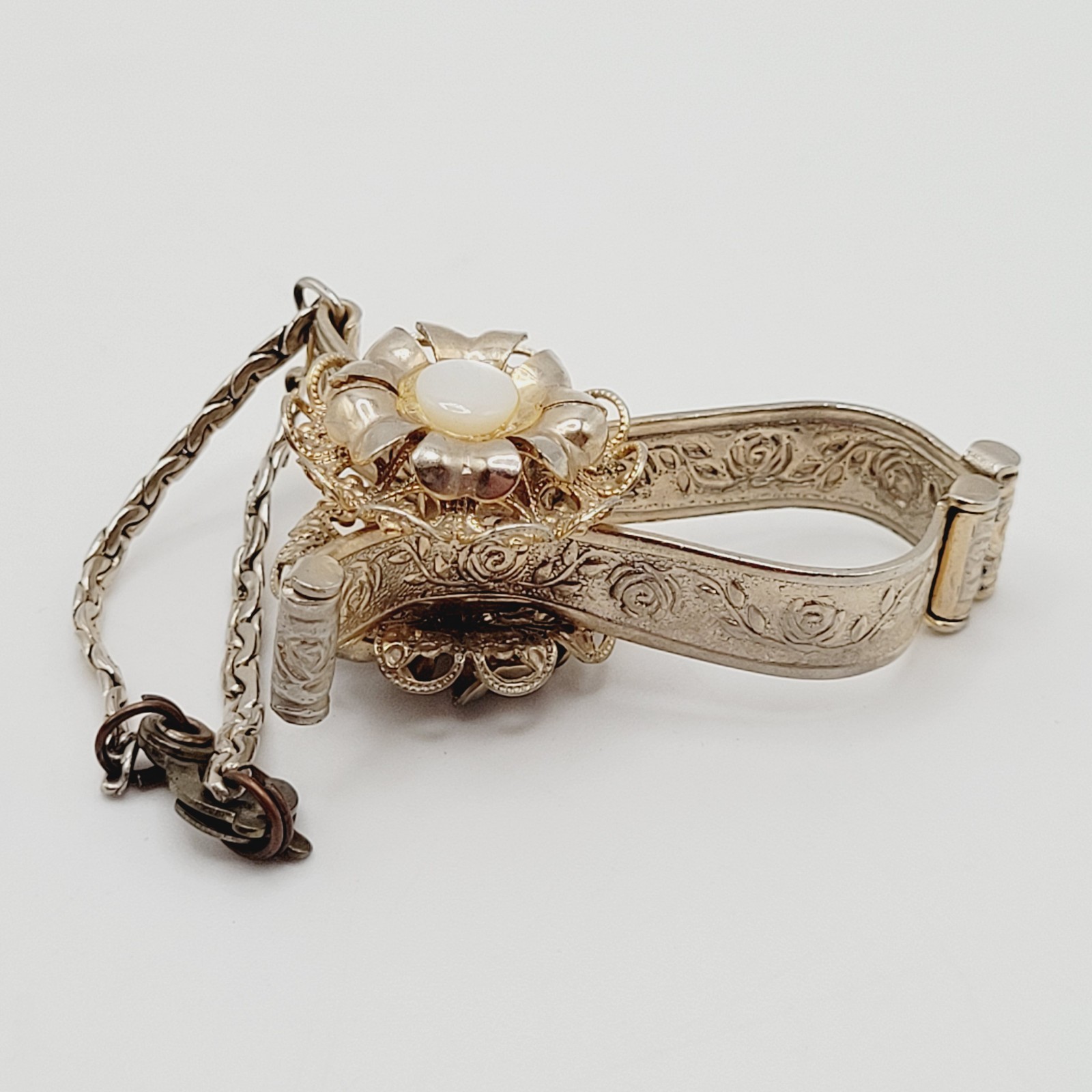Vintage 1950s Gold Tone MOP Flower Embossed Floral Glove Clip Purse Ring Holder