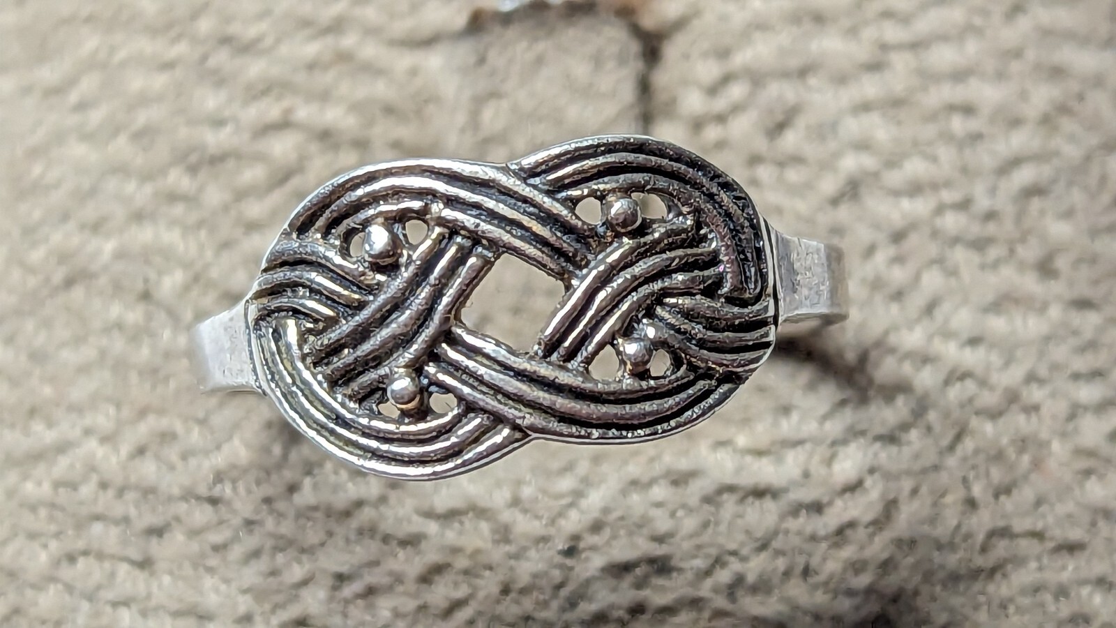 VINTAGE STERLING SILVER CELTIC RING ABOUT SIZE 8 1/4 HALLMARKED 925