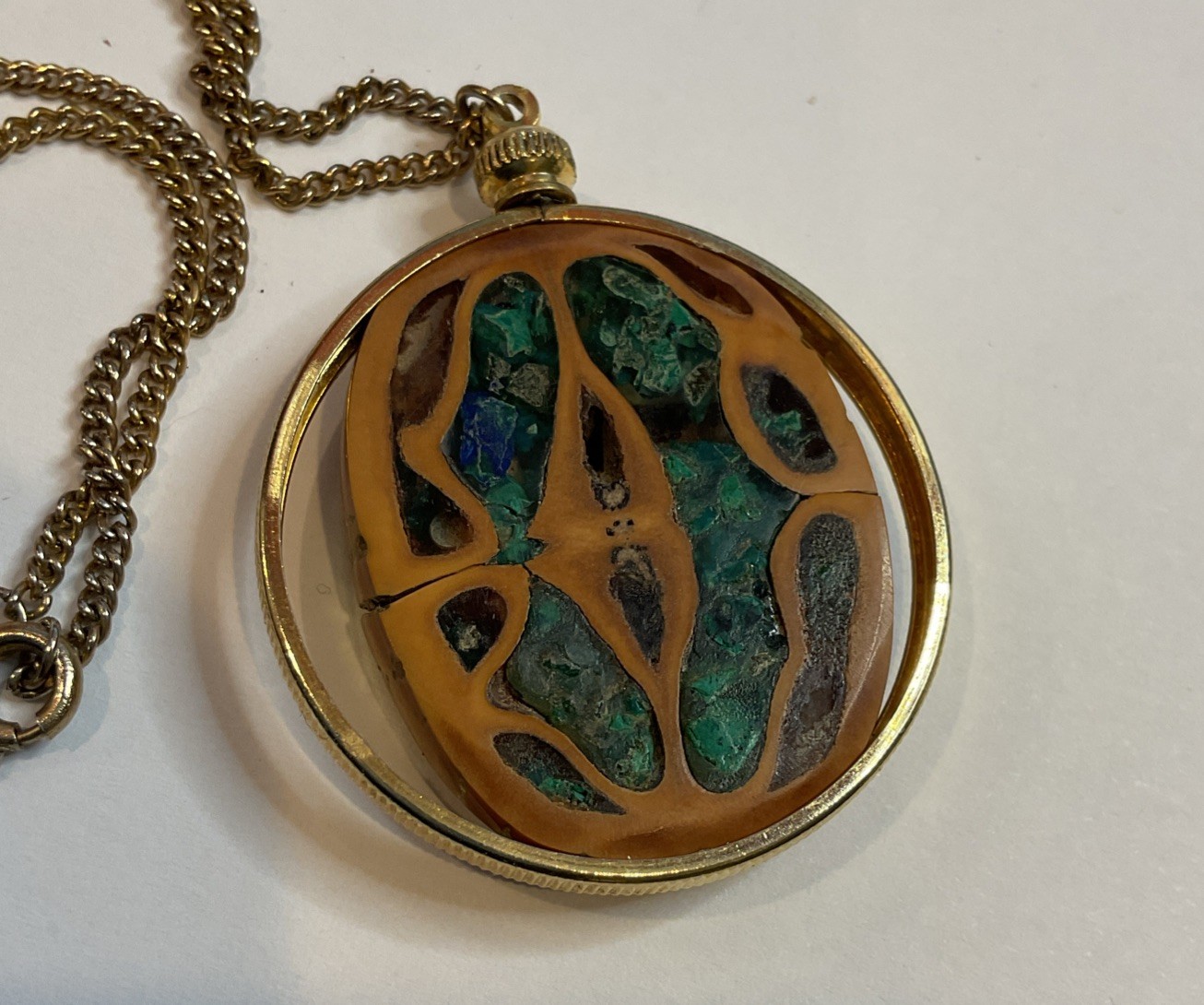 VTG Sliced Walnut Turquoise Chip Inlay Pendant 17″ Chain Gold Tone Native Mosaic