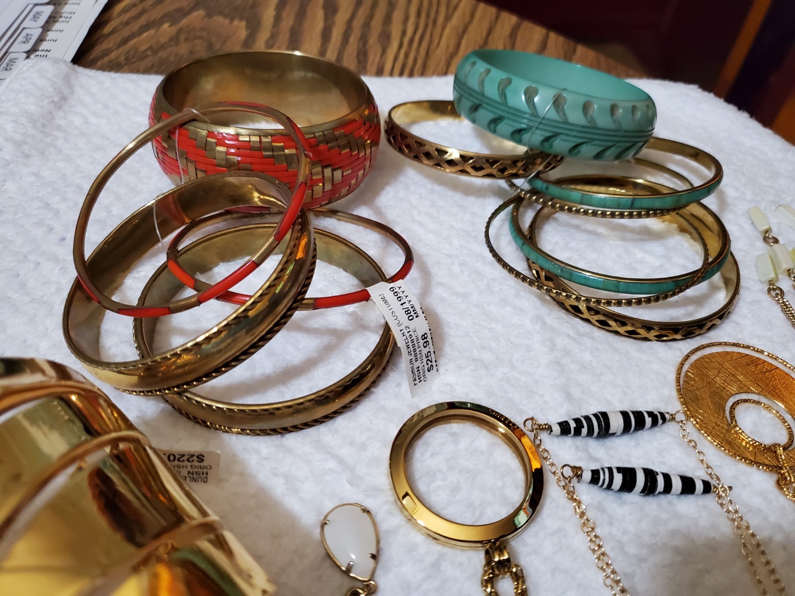 HSN VINTAGE MODERN MIXED JEWELRY LOT,6 NECKLACES 12 BRACELET