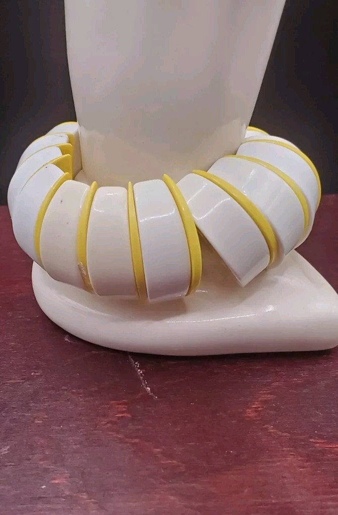 Vintage Very Retro Yellow & White Plastic Stretch Expanding Cuff Bracelet