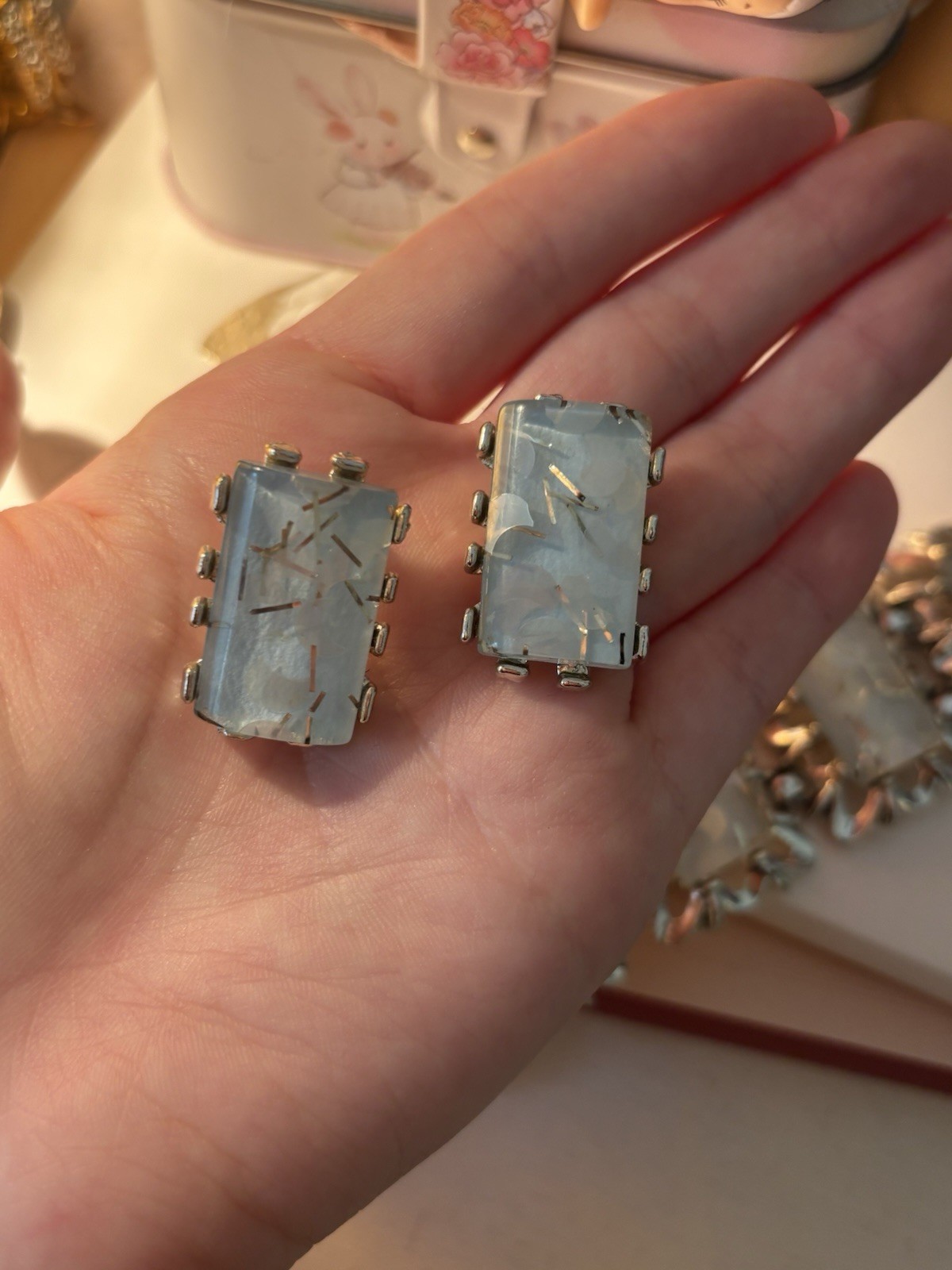 VINTAGE Gorgeous Confetti Lucite Thermoset Silver tone Bracelet & Clip Earrings
