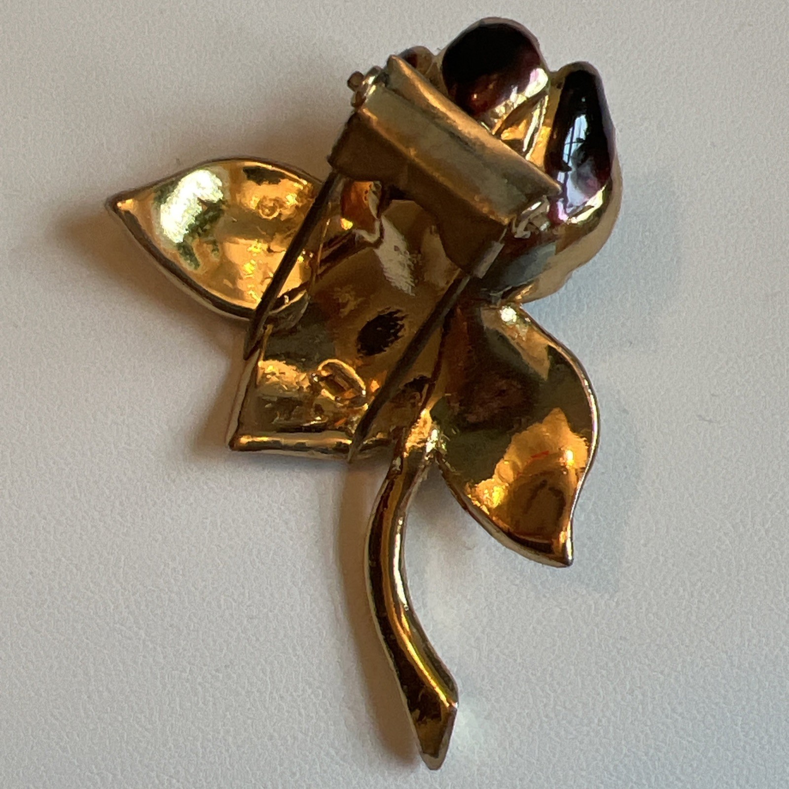 Vintage Coro ? Camilla Flower Trembler Gold Tone Enamel Rhinestone Fur Clip