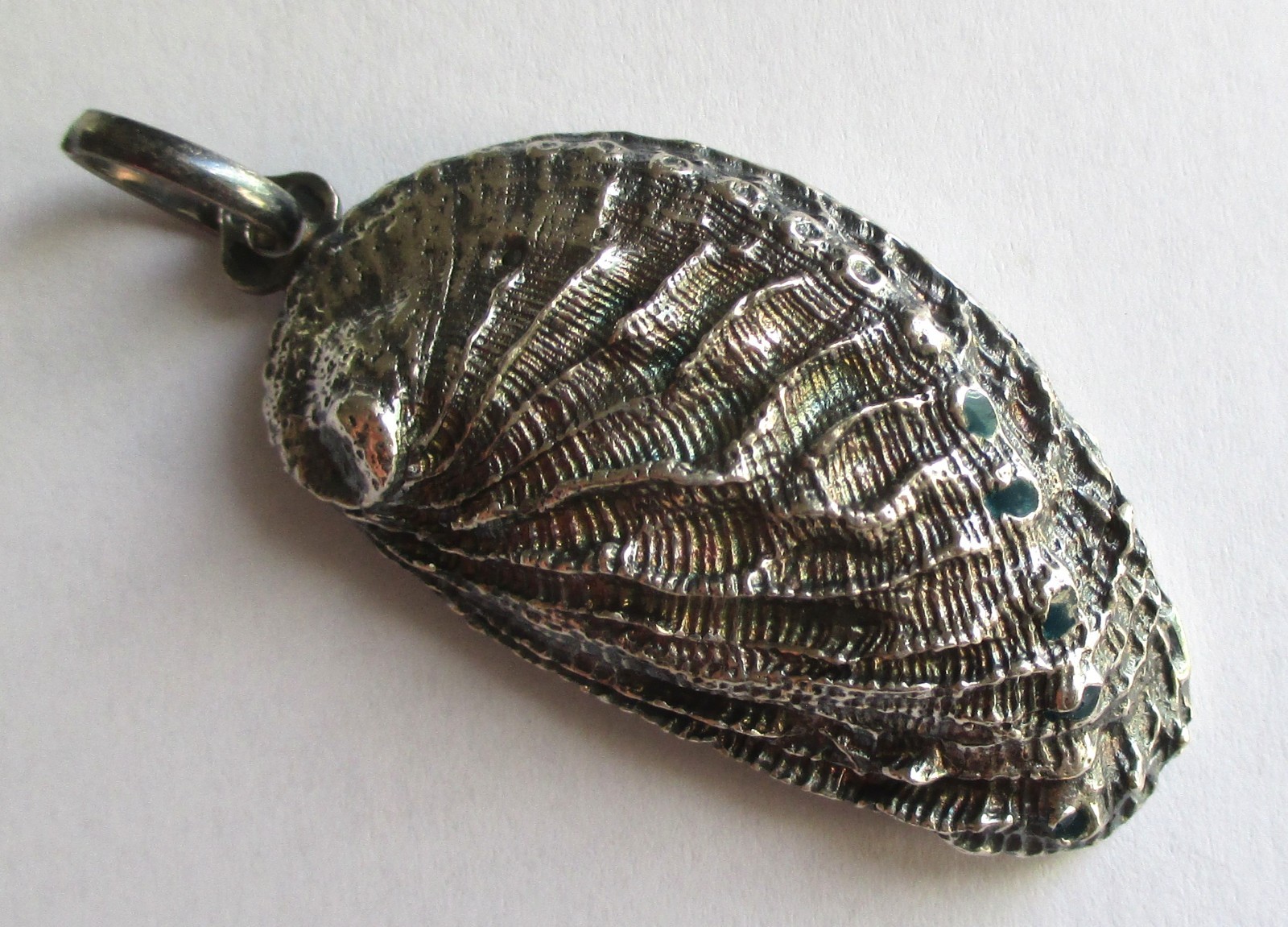1-15/16in LARGE VINTAGE STERLING SILVER ENAMEL ABALONE CLAM SEA SHELL PENDANT