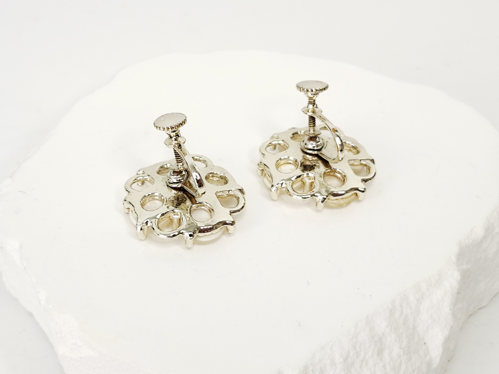Vintage Rhodium Plate Gold Metal Mother Of Pearl Flower Maltese Cross Earrings