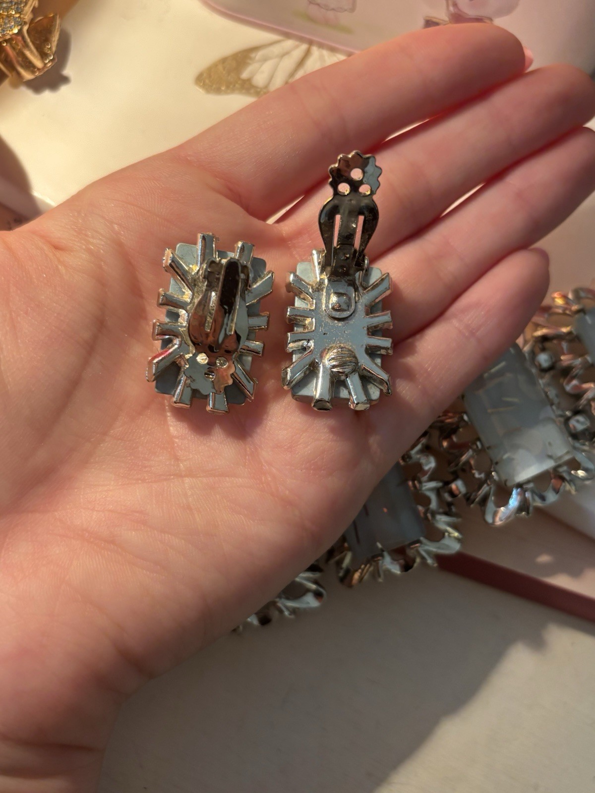 VINTAGE Gorgeous Confetti Lucite Thermoset Silver tone Bracelet & Clip Earrings