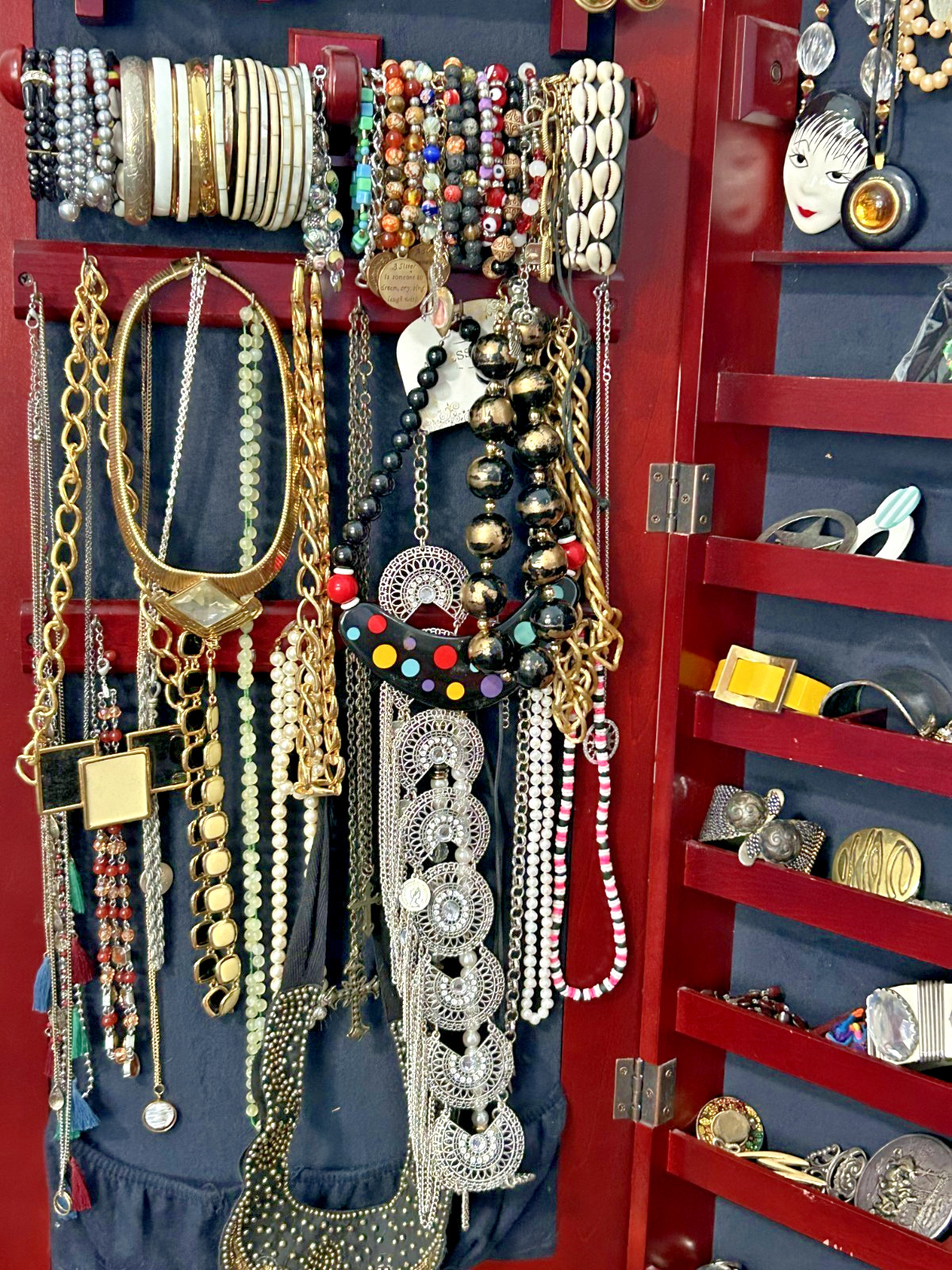 Lot Costume Fashion Jewelry Vintage-Current Necklaces Bracelets Earrings etc.