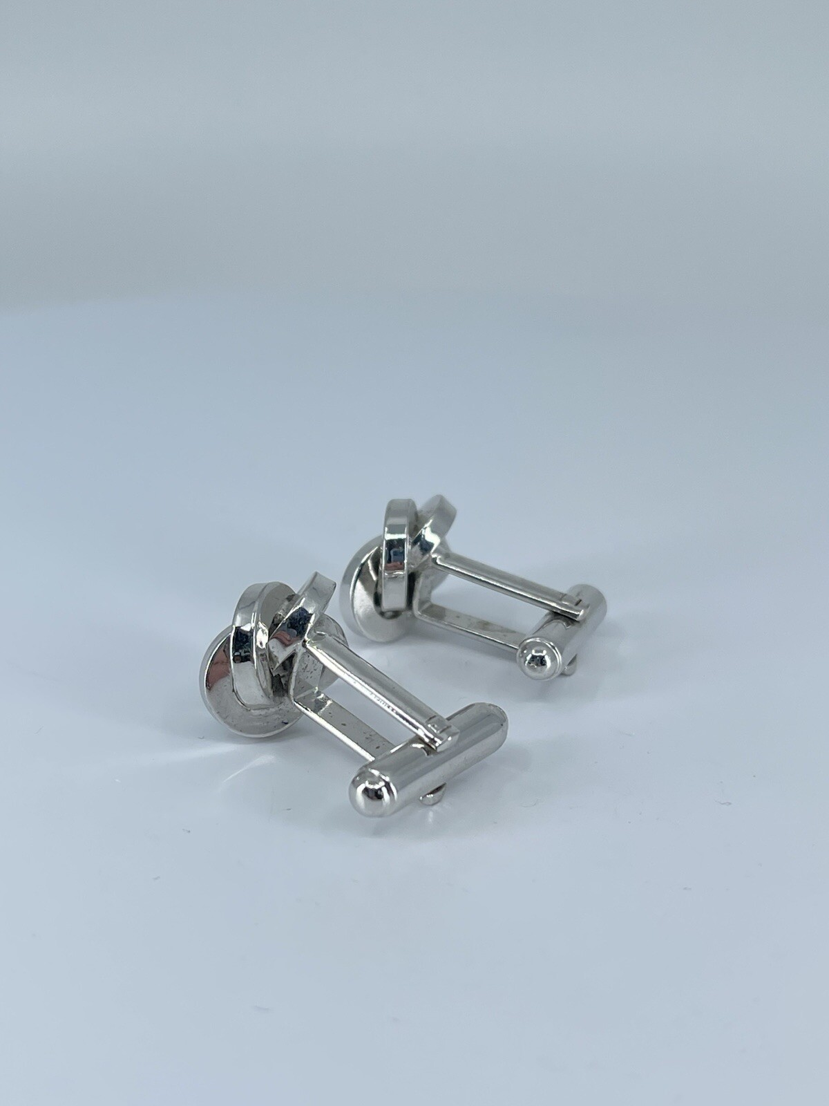 Silver tone Knot cufflinks polished metal knotted design bullet backs 7/8″