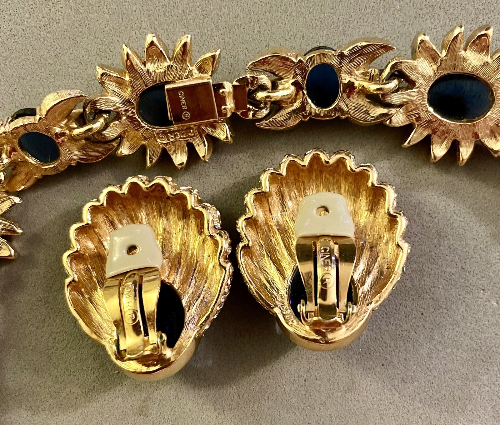 Vintage CINER Gripoix Glass Cabochon Rhinestone Gold Tone Necklace Earrings Set