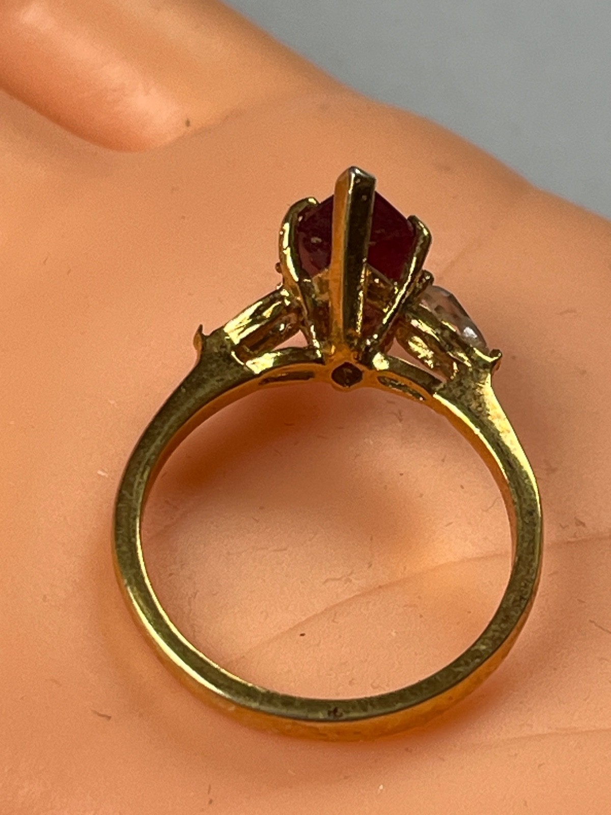 High Set Ruby Red Marquis Rhinestone w Side Accents Goldtone Band Ring Size 8.75
