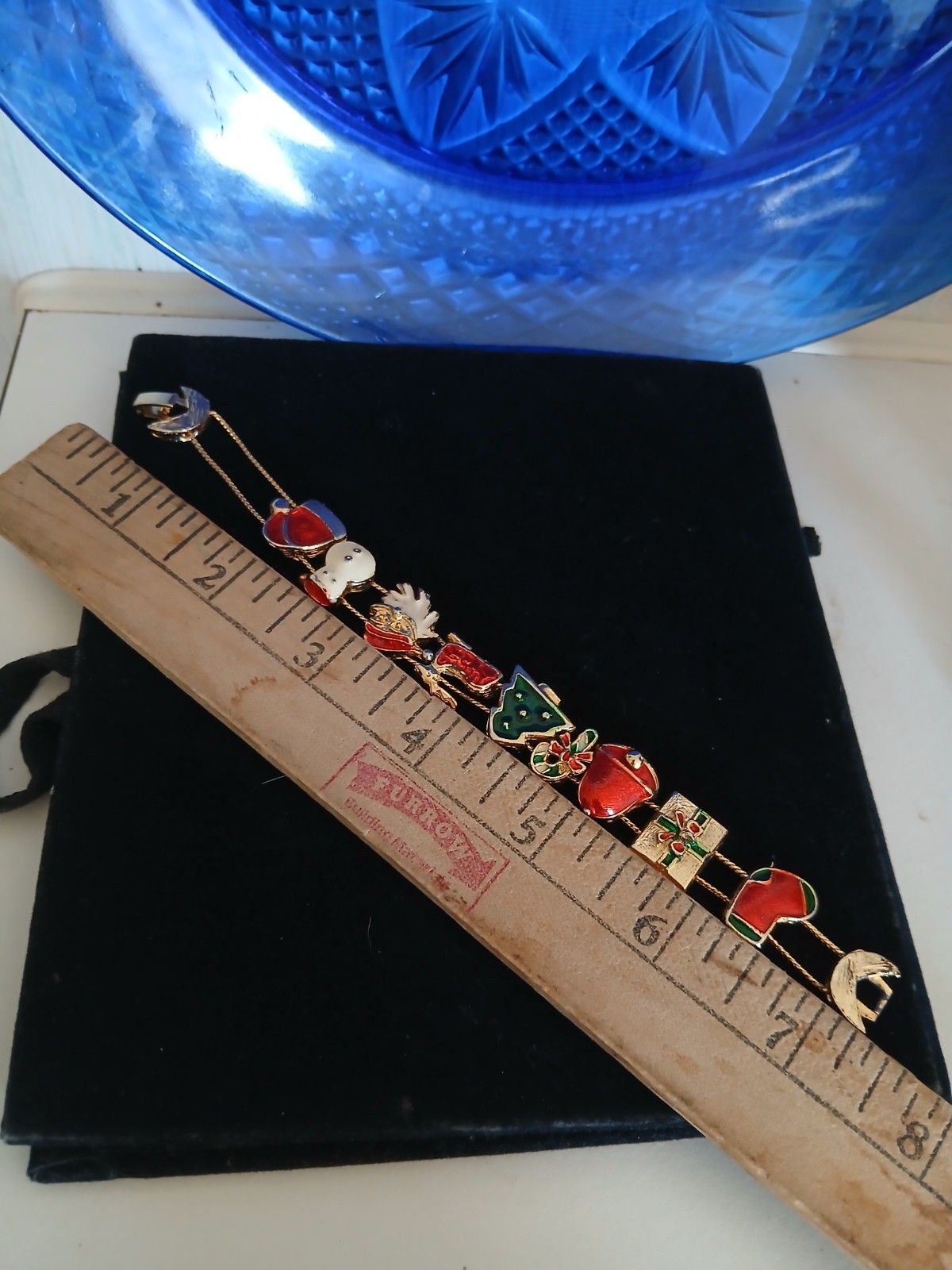 Vtg. X-MASS enamel slide charm bracelet, Santa, Tree, & present,sock 7 “L ,5/8”.