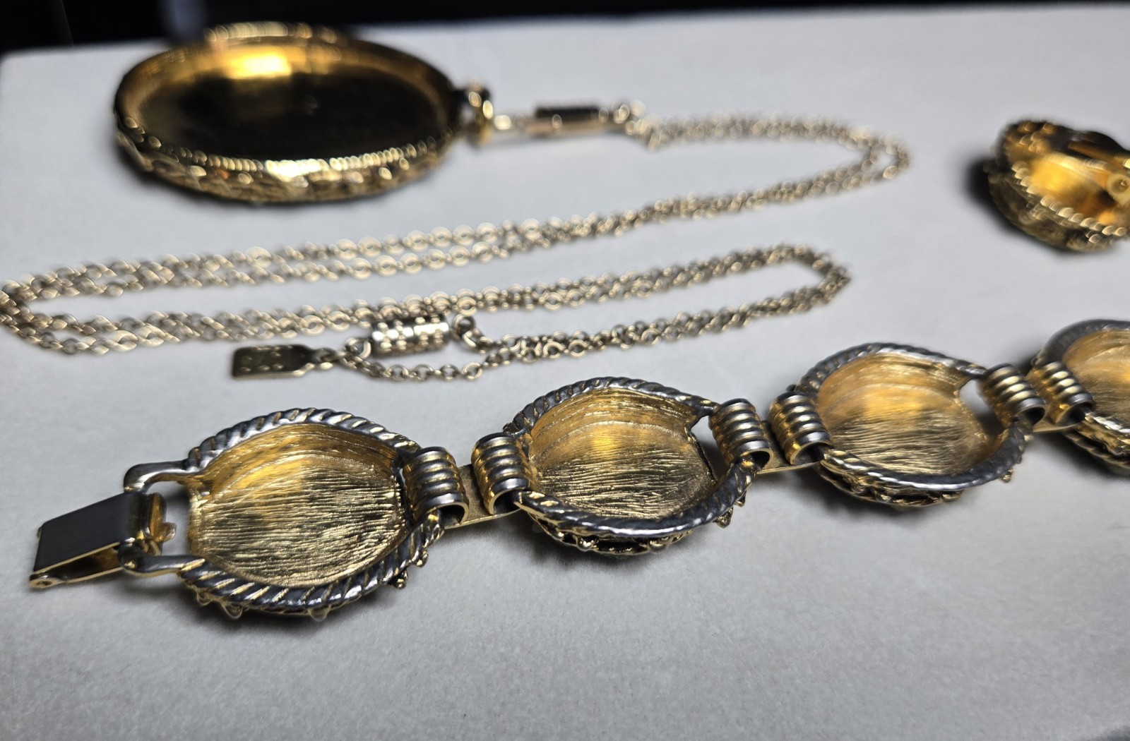 Antique Circa 1920s Jewelry Set Bracelet Earrings Necklace Ring Jade Chips
