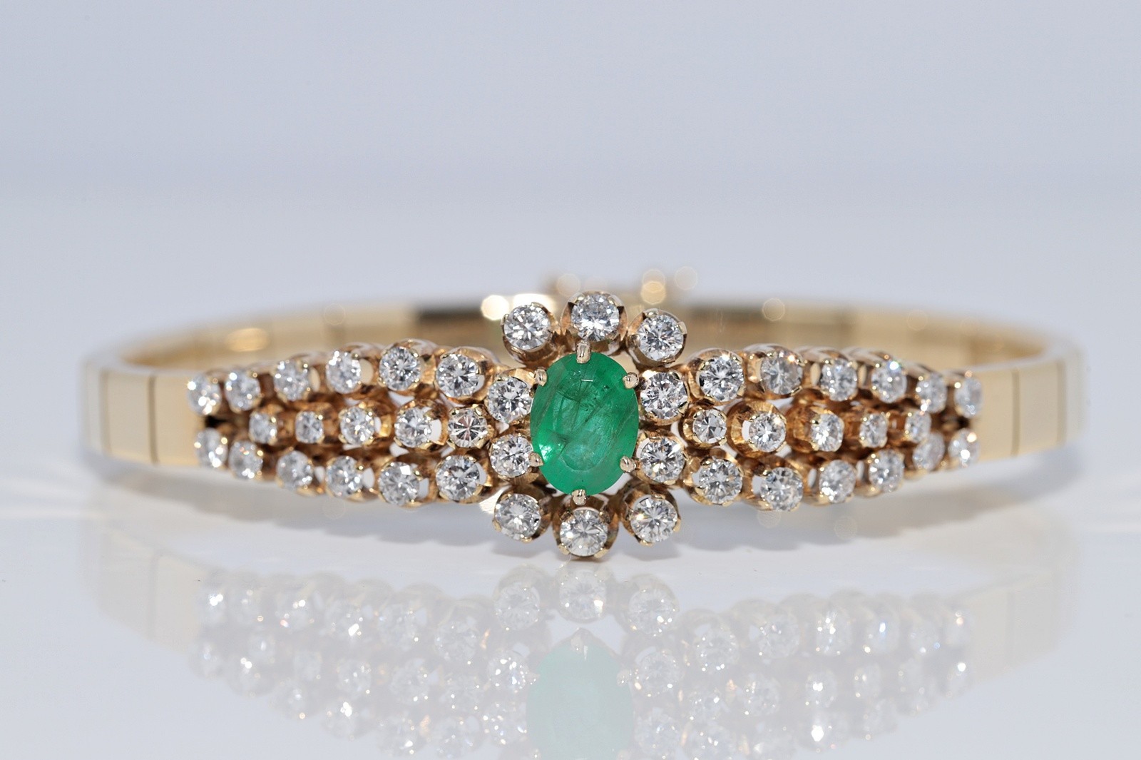 Vintage Circa 1980s 18k Gold Natural Diamond And Oval Cut Emerald Bracelet