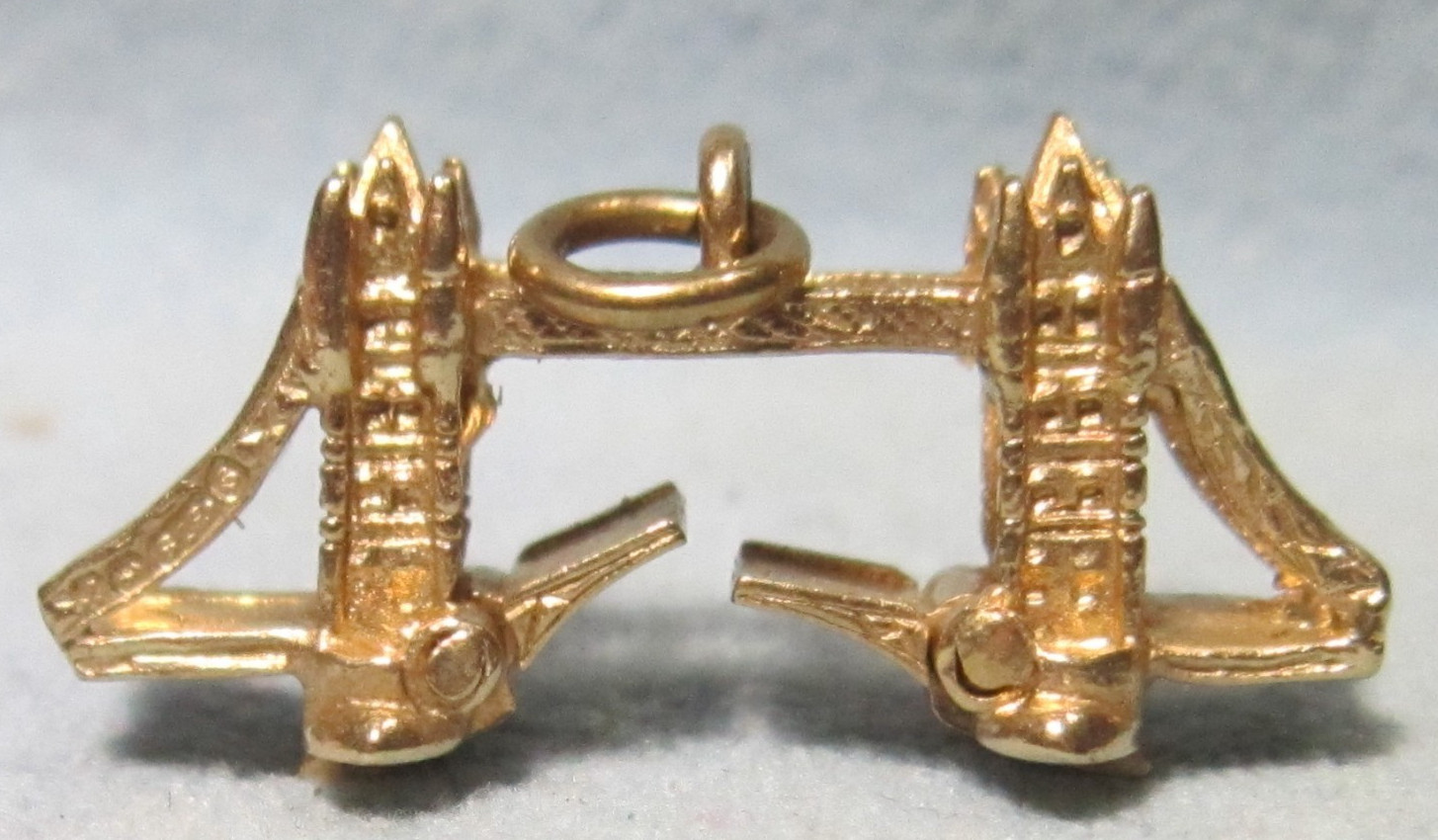 Amazing Famous LONDON BRIDGE ~ 10k Yellow Gold CHARM PENDANT w/moving parts