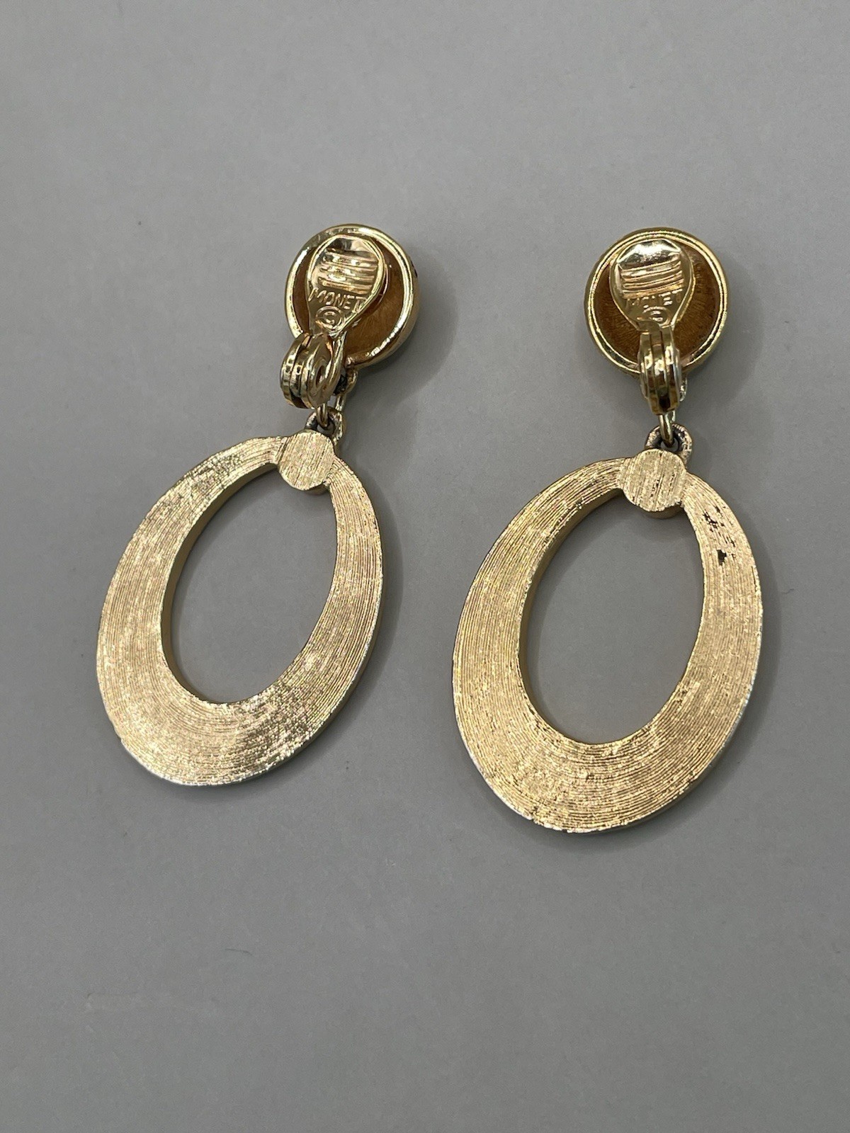 VTG Signed Monet Textured GoldTone 1.75” Retro Drop Dangle Clip On Earrings