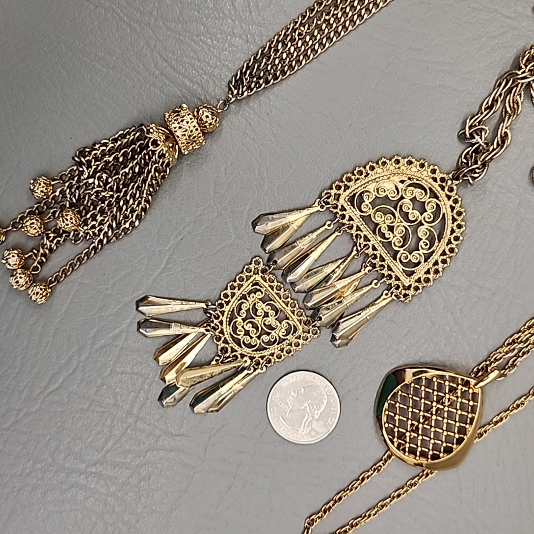 Vintage Chain Necklace Lot of 3 Gold Tone Heart Medallion Tassel 20-35″ Has Wear