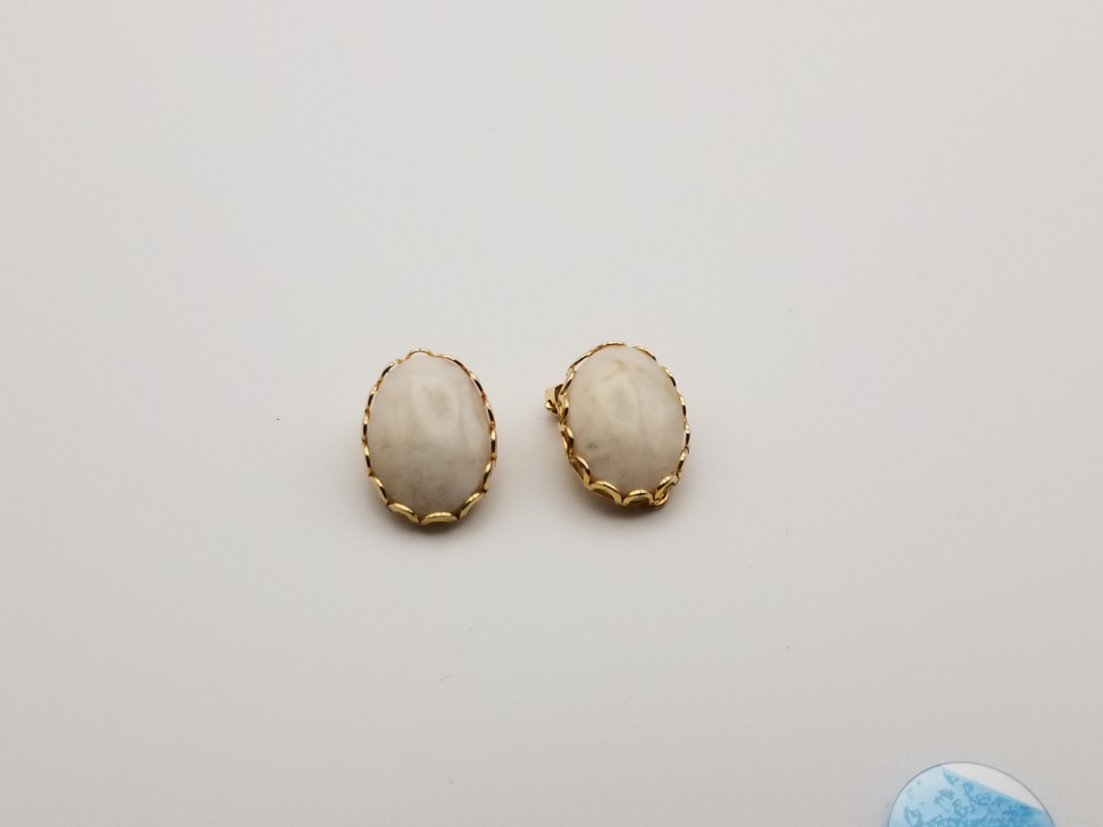 Vintage Clip-On Earrings Real Stones! Oval White Mineral Gold Tone Metal Agate?