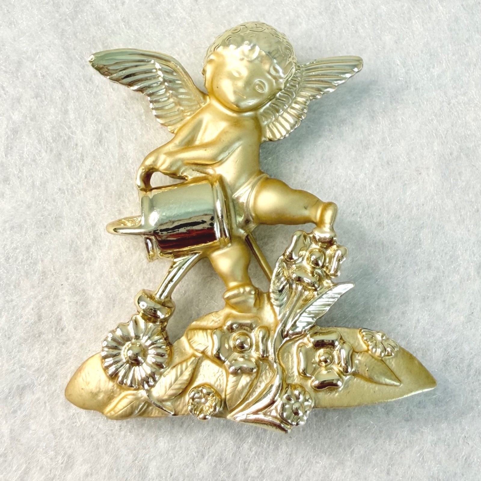 VTG AJMC Angel Cherub Gardening Brooch Gold Tone Watering Can Floral Pin