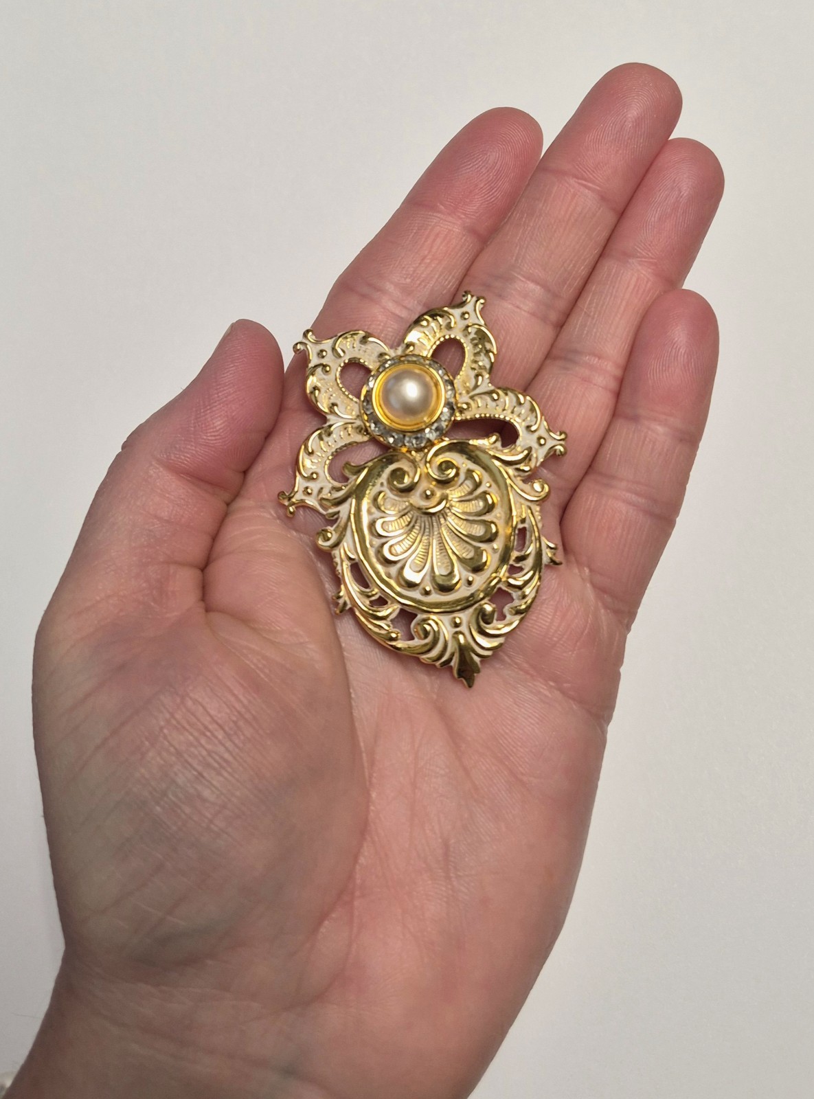 Vintage Angel Brooch Signed Jane Davis 1999 Angels of Love Gold Tone Art Nouveau