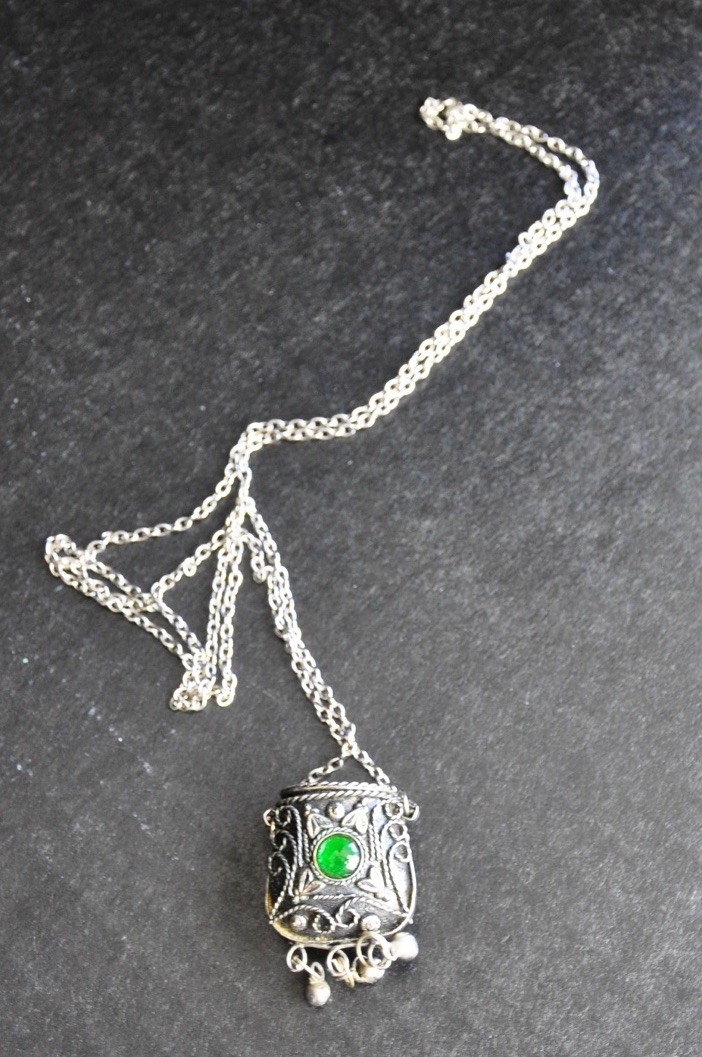 Vintage Silver Tone Handbag Purse Prayer Box Pendant 3 Green Stones Opens