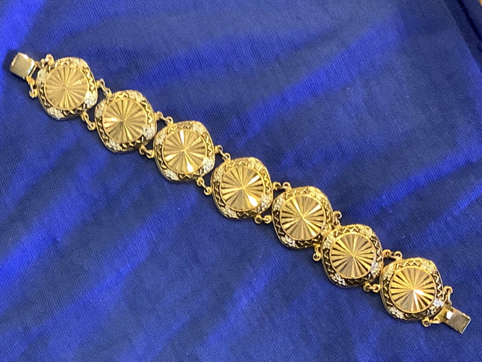 Vintage gold tone round coin chain link bracelet