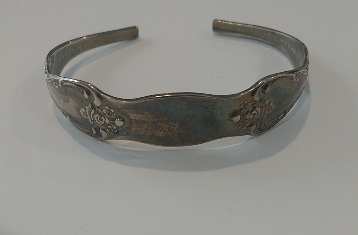 VINTAGE WM.A. ROGERS ONEIDA LTD SILVERPLATED FLORAL SPOON CUFF BRACELET 5″