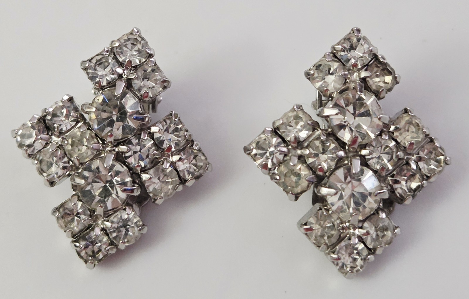 Vintage Silver Tone & Clear Glass Rhinestone Clip On Earrings Silvertone